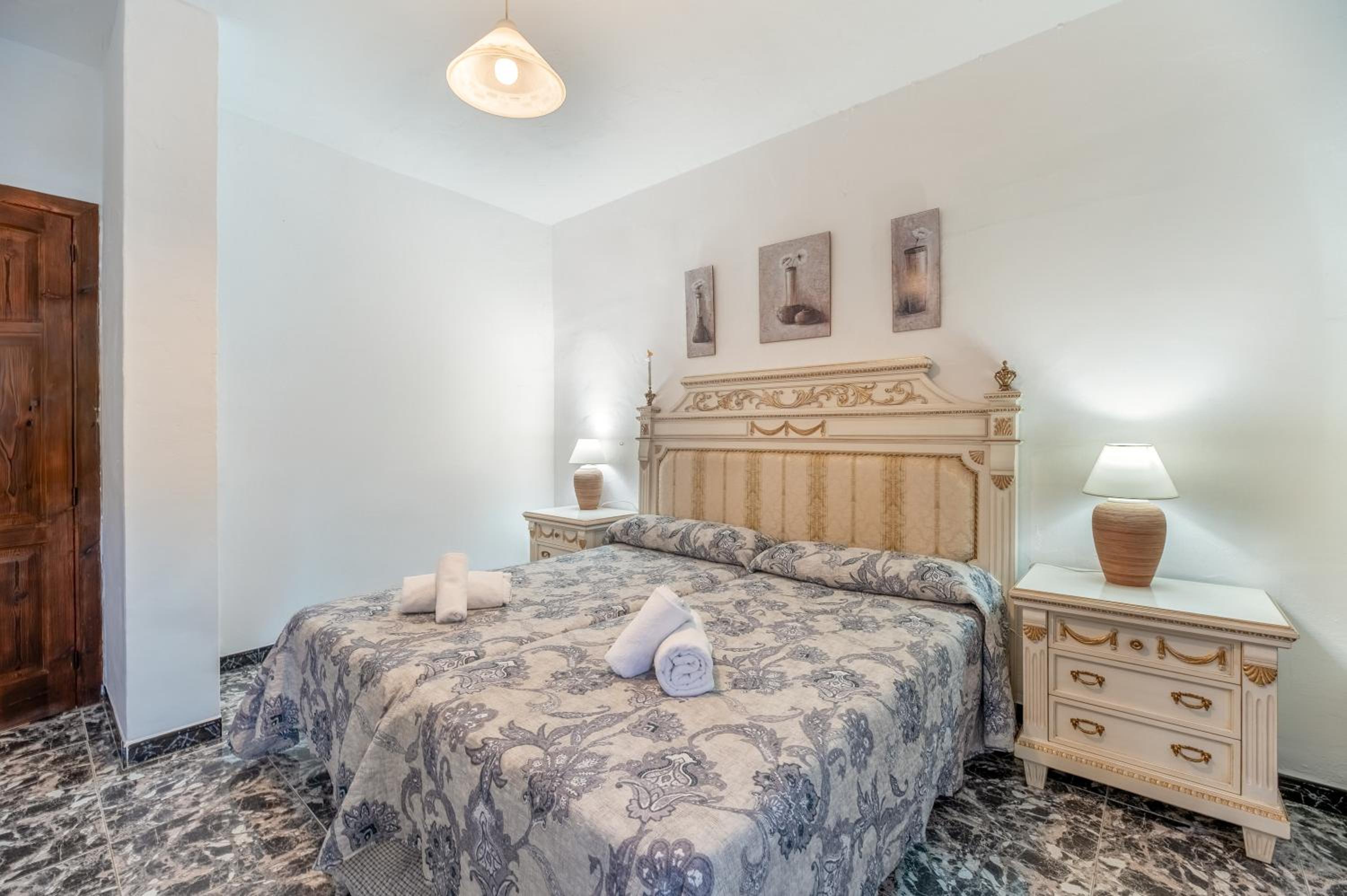 Queen Room photo 2