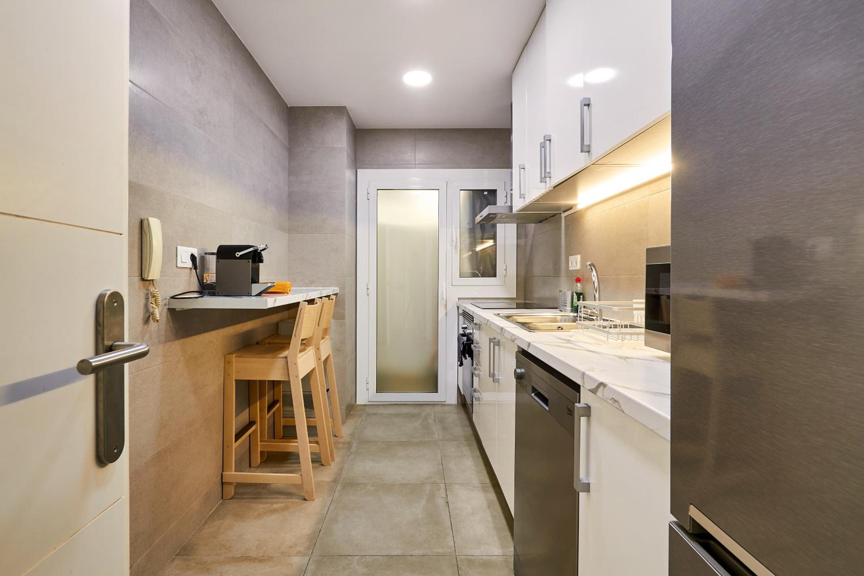 Three-Bedroom Apartment with Balcony photo 2