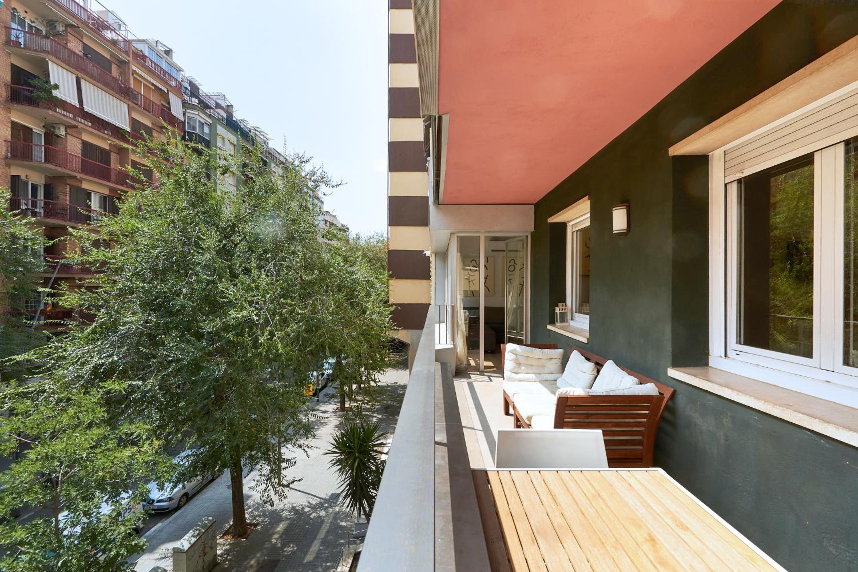 Three-Bedroom Apartment with Balcony photo 3