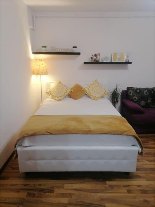 One-Bedroom Apartment photo 1