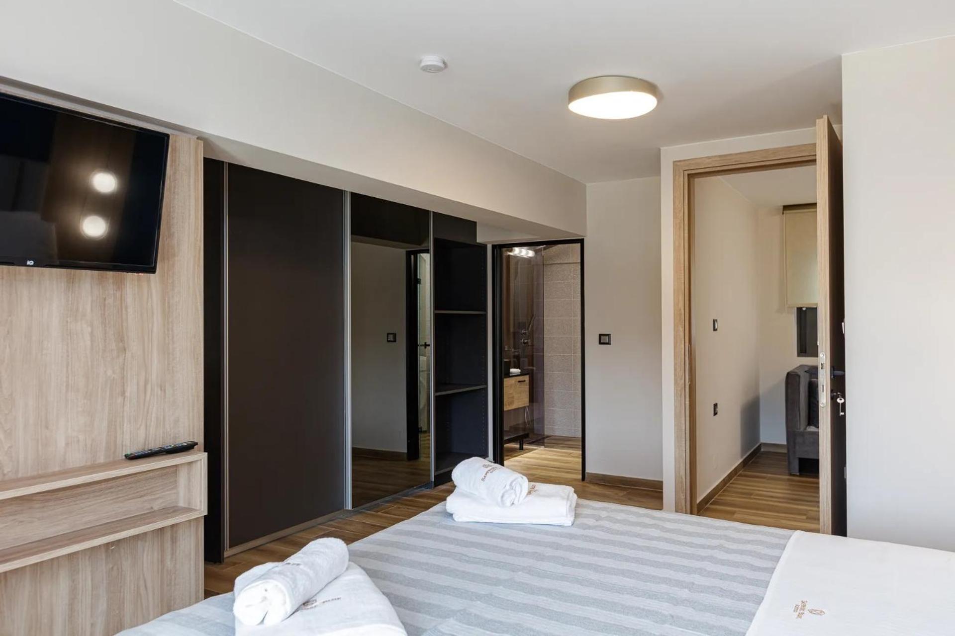 Two-Bedroom Suite -Split Level - Photo 9