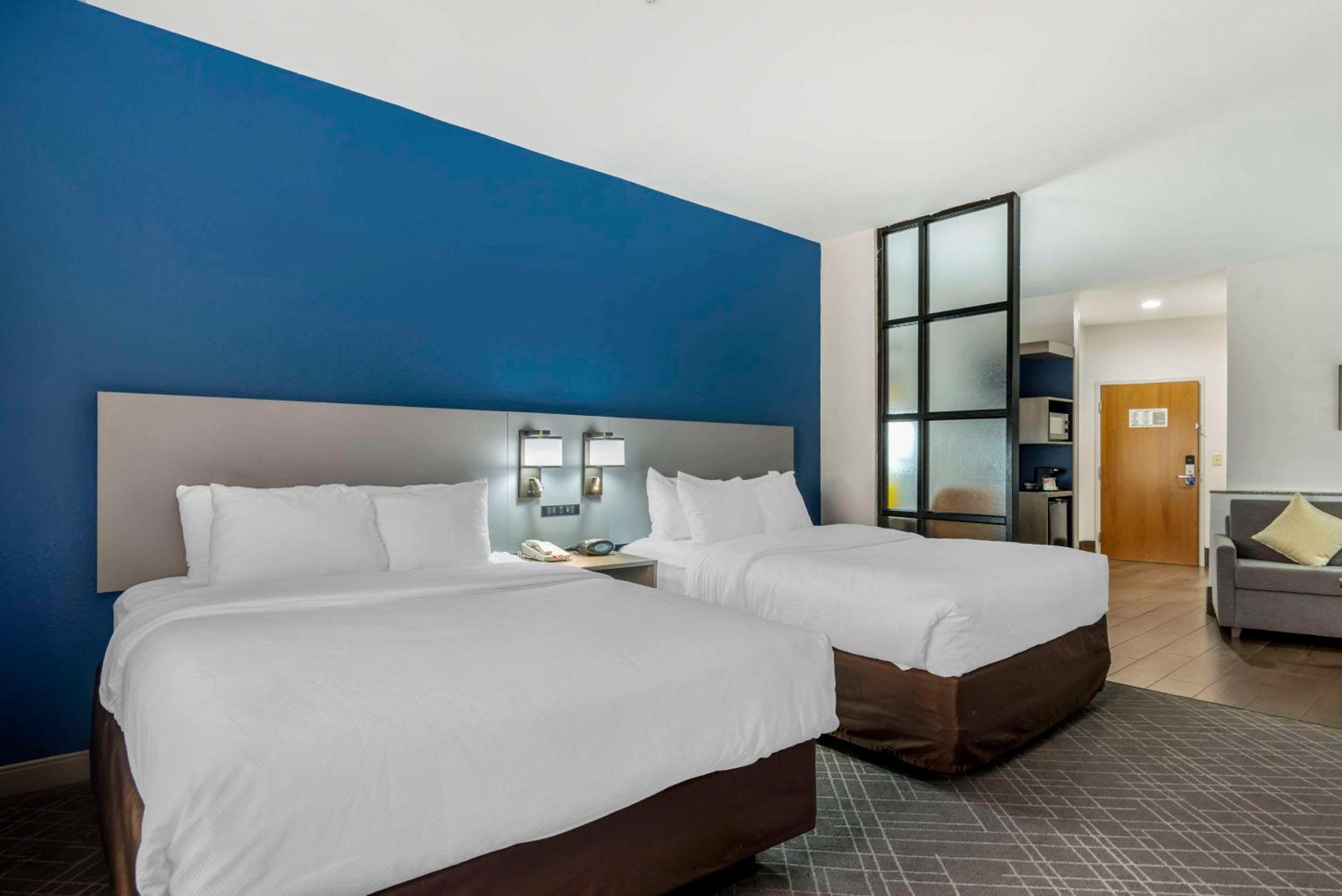 Executive Queen Suite - Non-Smoking - Photo 6