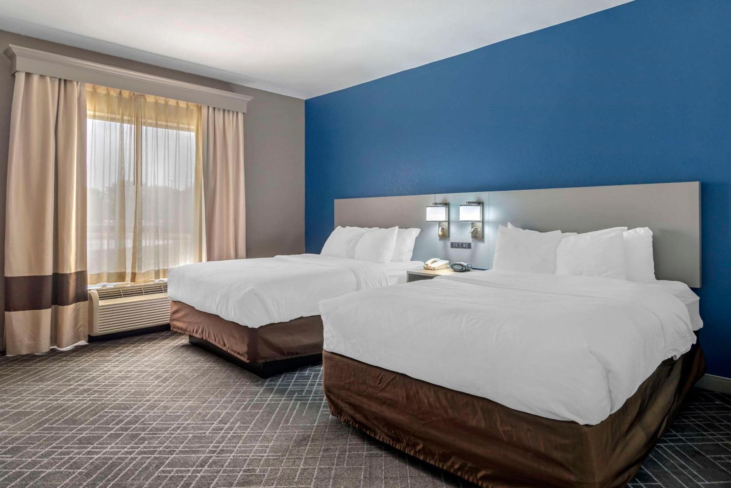Executive Queen Suite - Non-Smoking - Photo 4