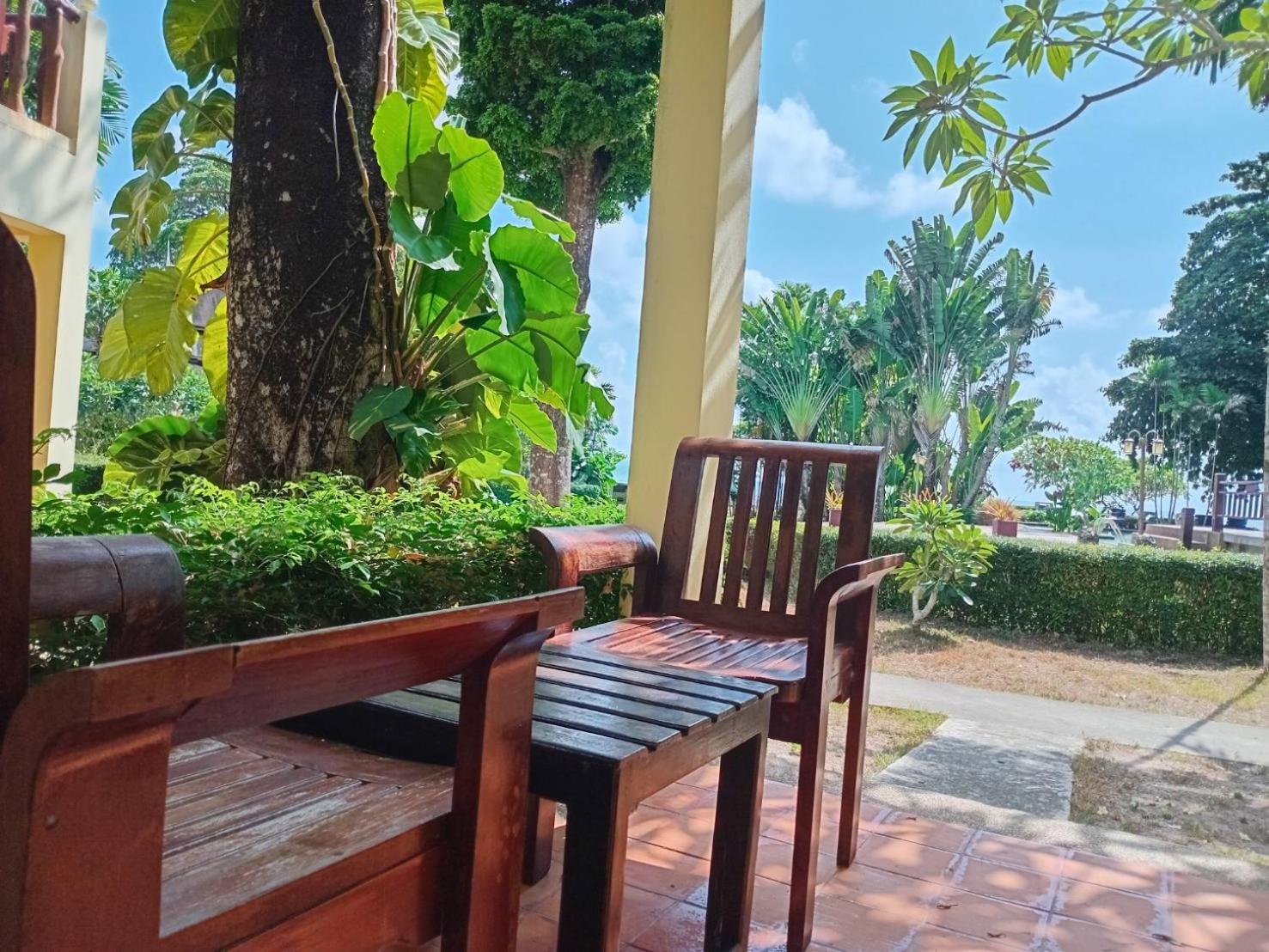 Double Room with Pool View - Photo 3