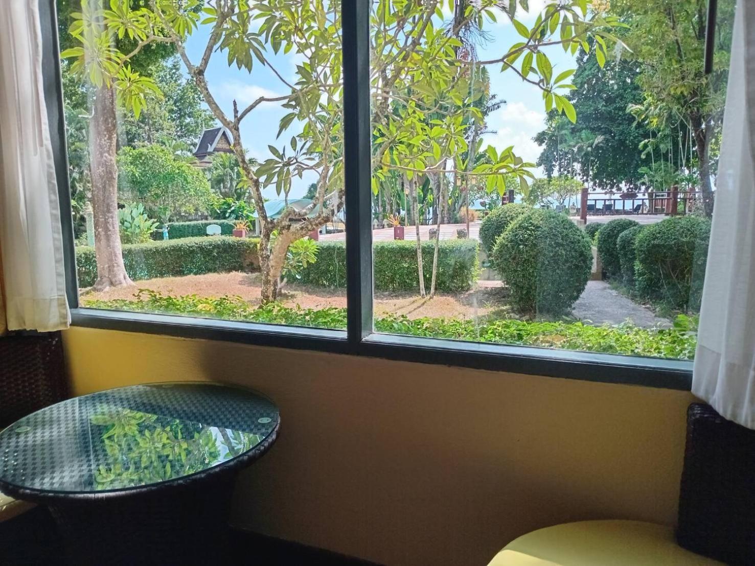 Double Room with Pool View - Photo 4