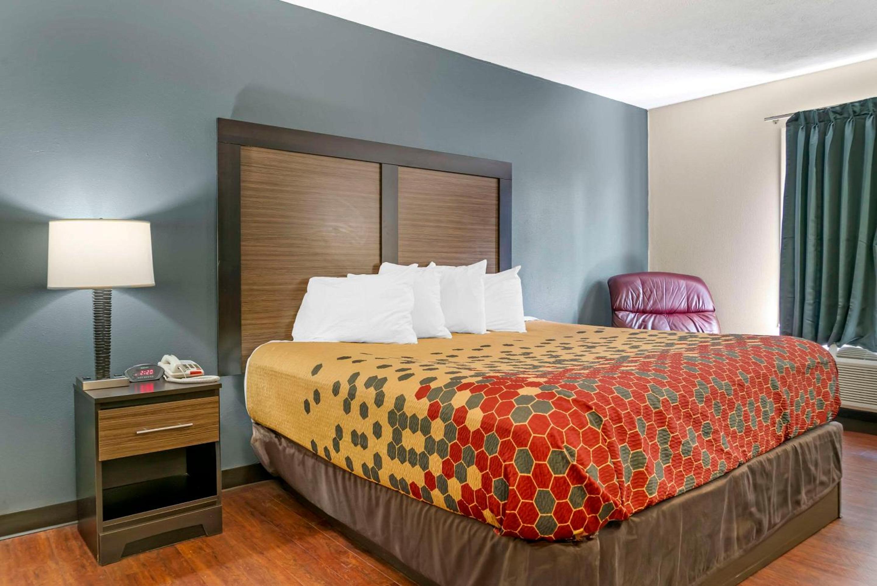 King Room - Non-Smoking - Photo 1