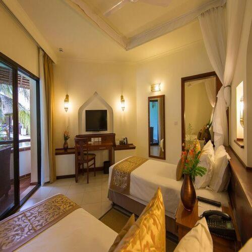Twin Room with Garden View - Photo 3