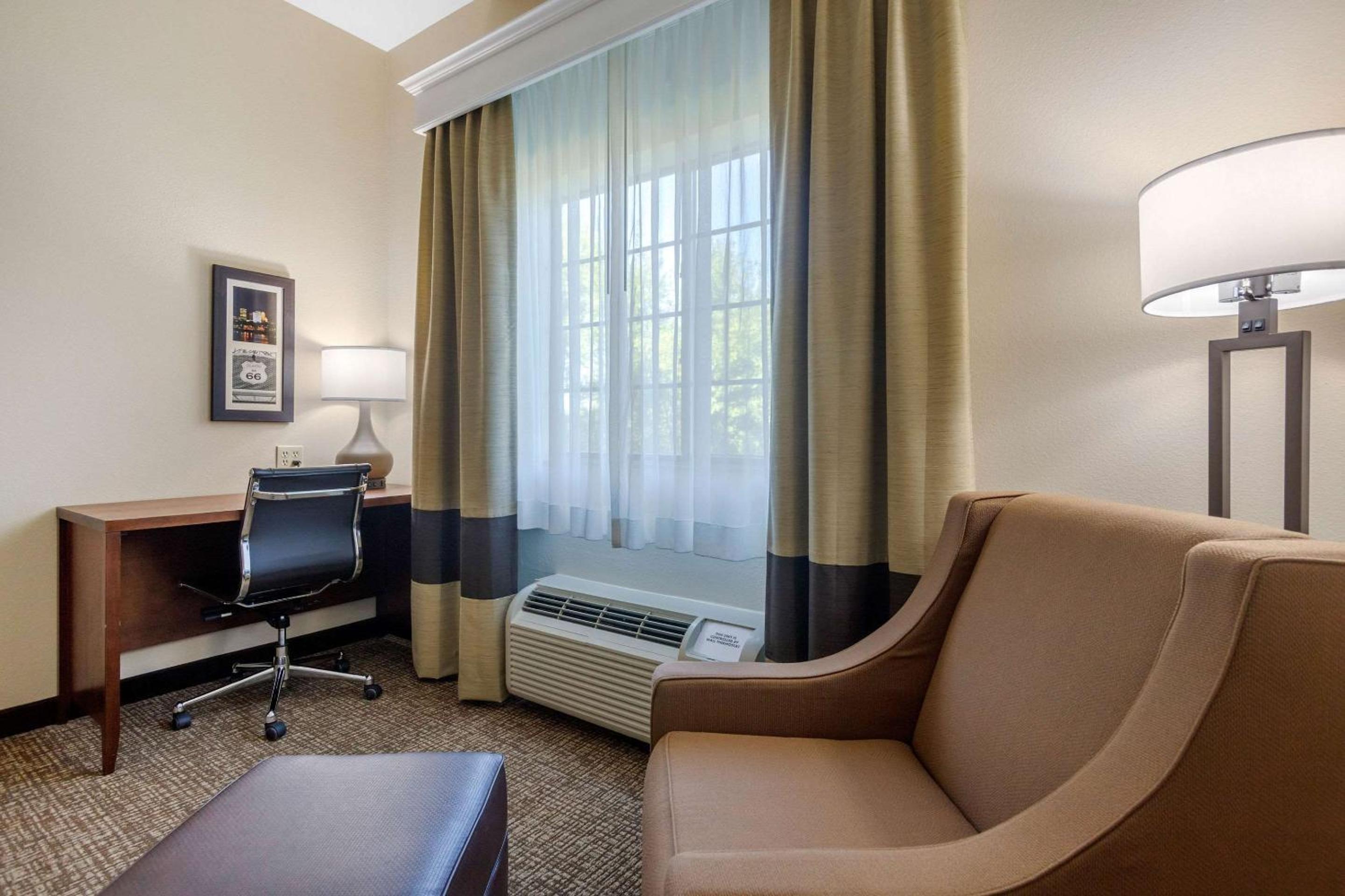 King Room - Non - Smoking  - Photo 2