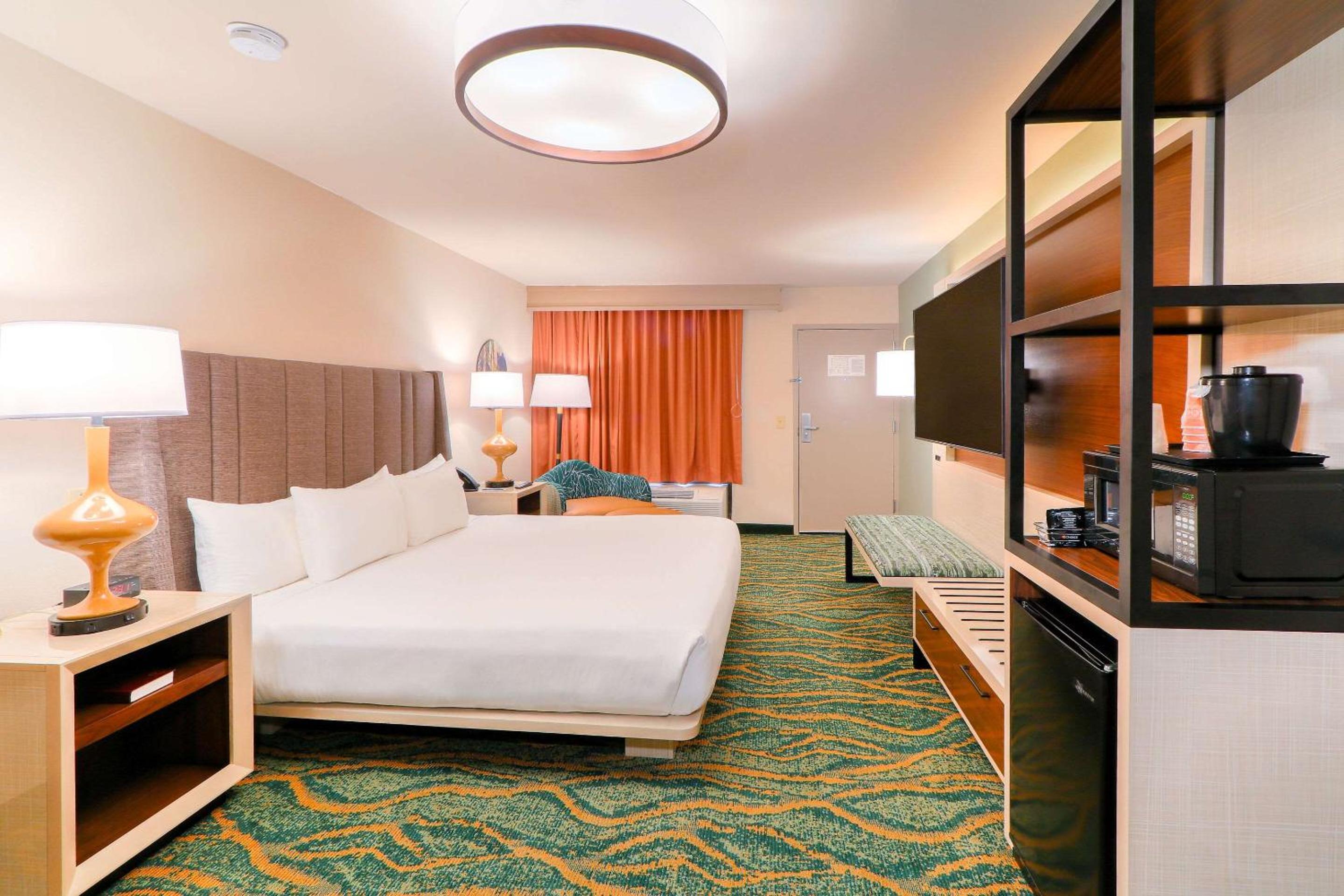 King Room - Accessible/Non-Smoking - Photo 1