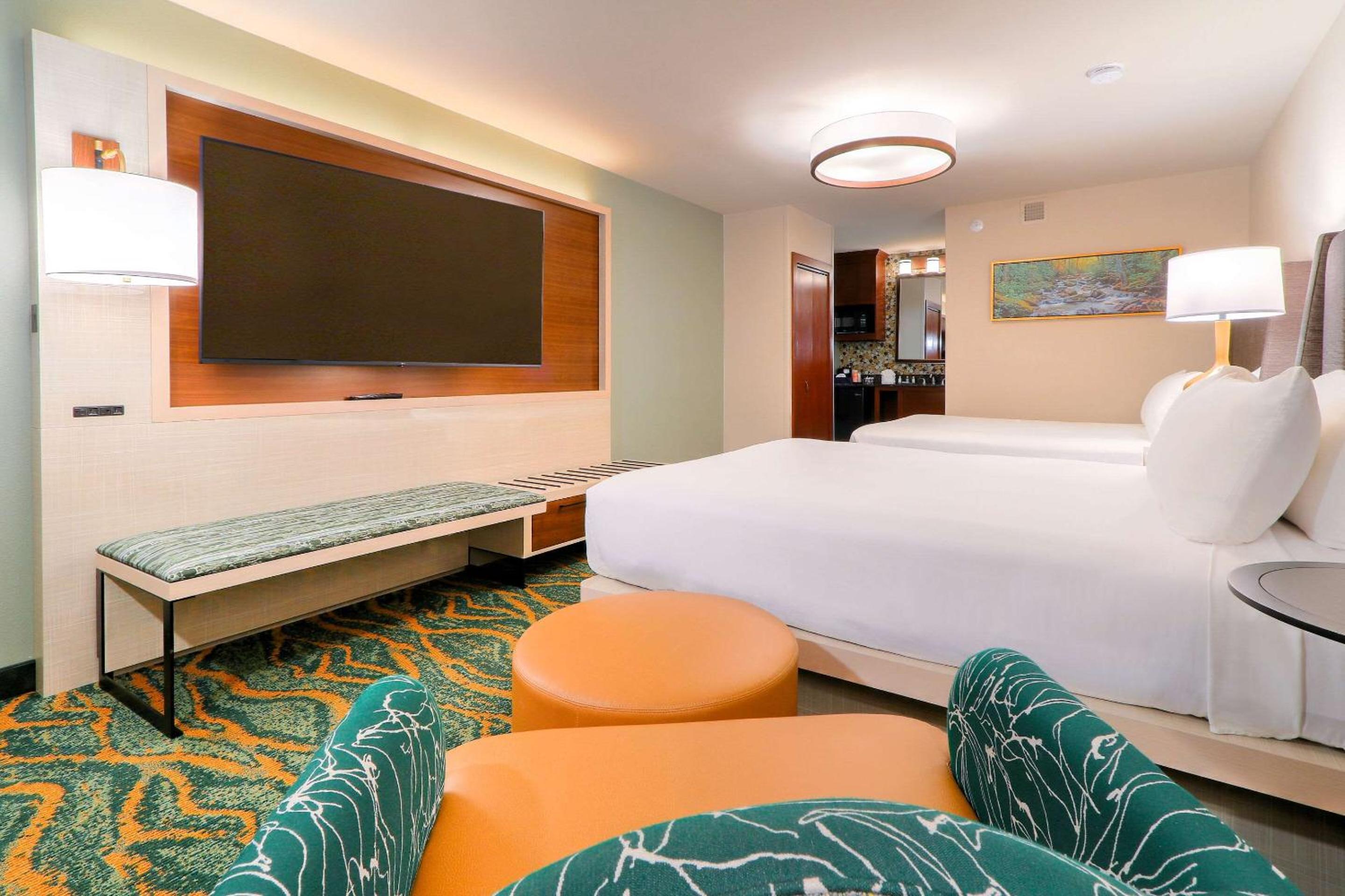 Large Queen Room with Two Queen Beds - Non-Smoking - Photo 4