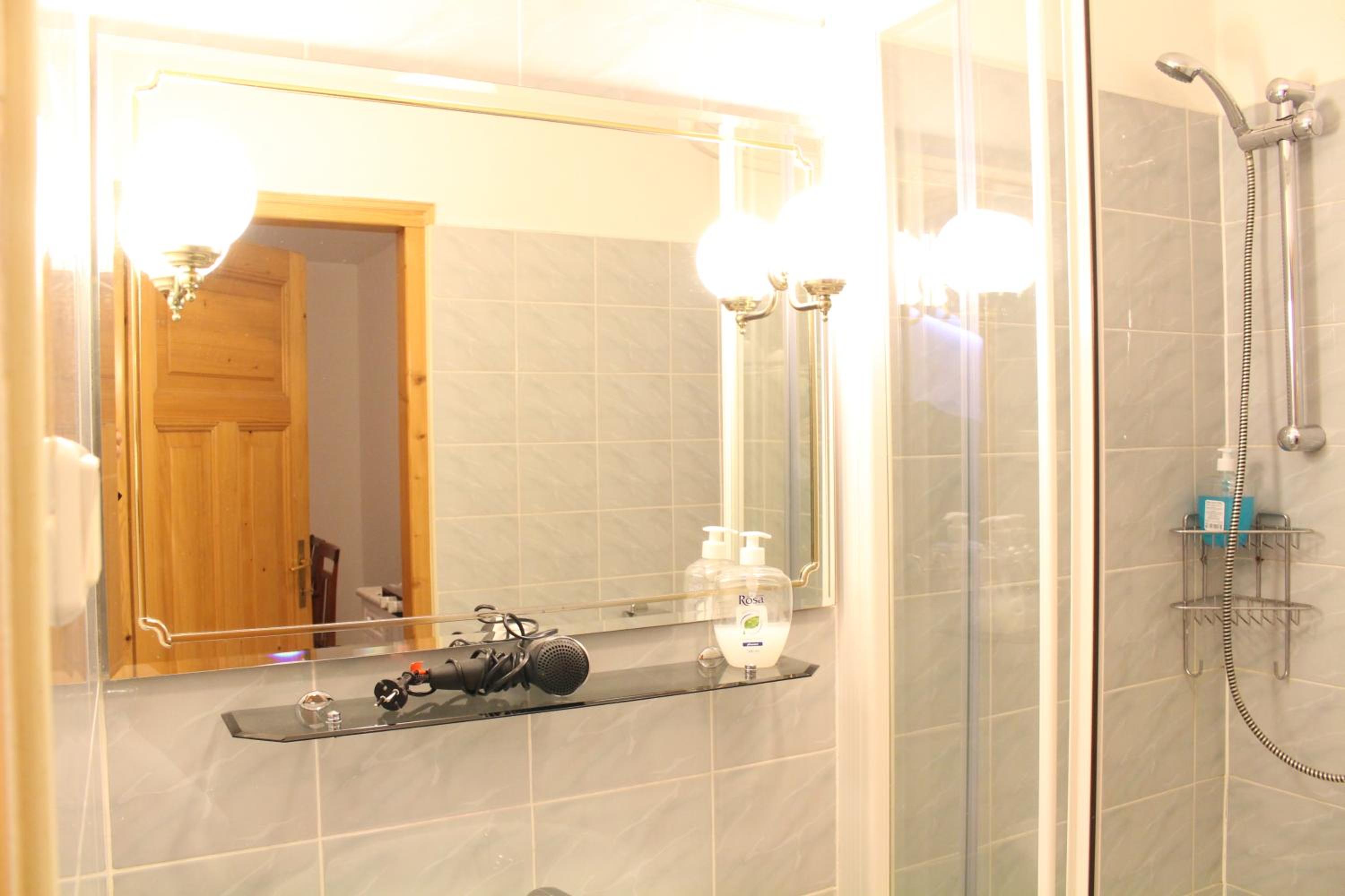 Studio Apartment with Kitchenette (4 Adults) - Photo 5