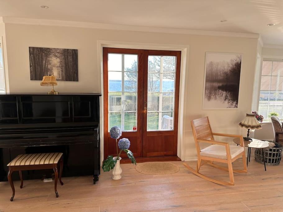 Three-Bedroom House photo 3