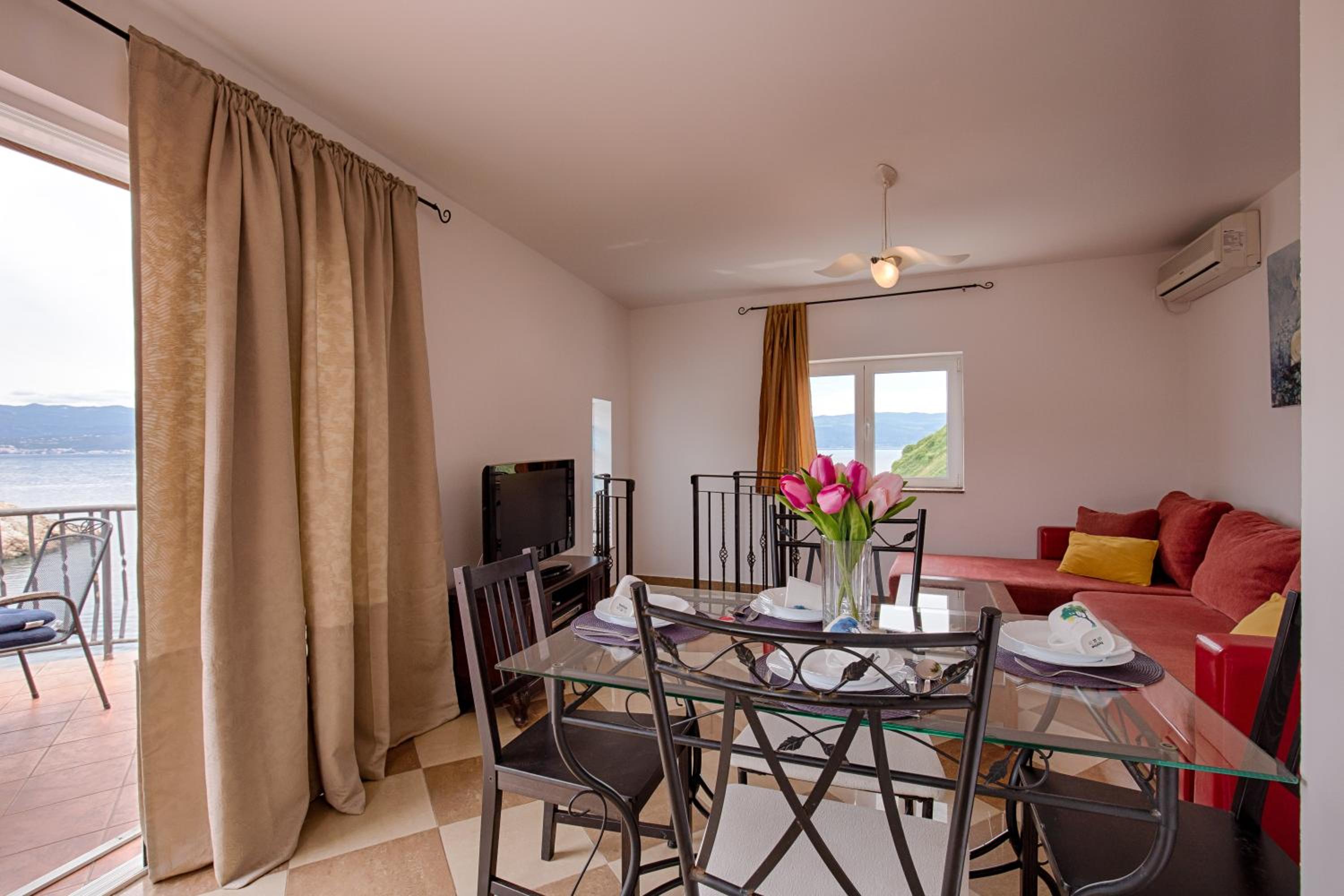 Three-Bedroom Villa photo 2