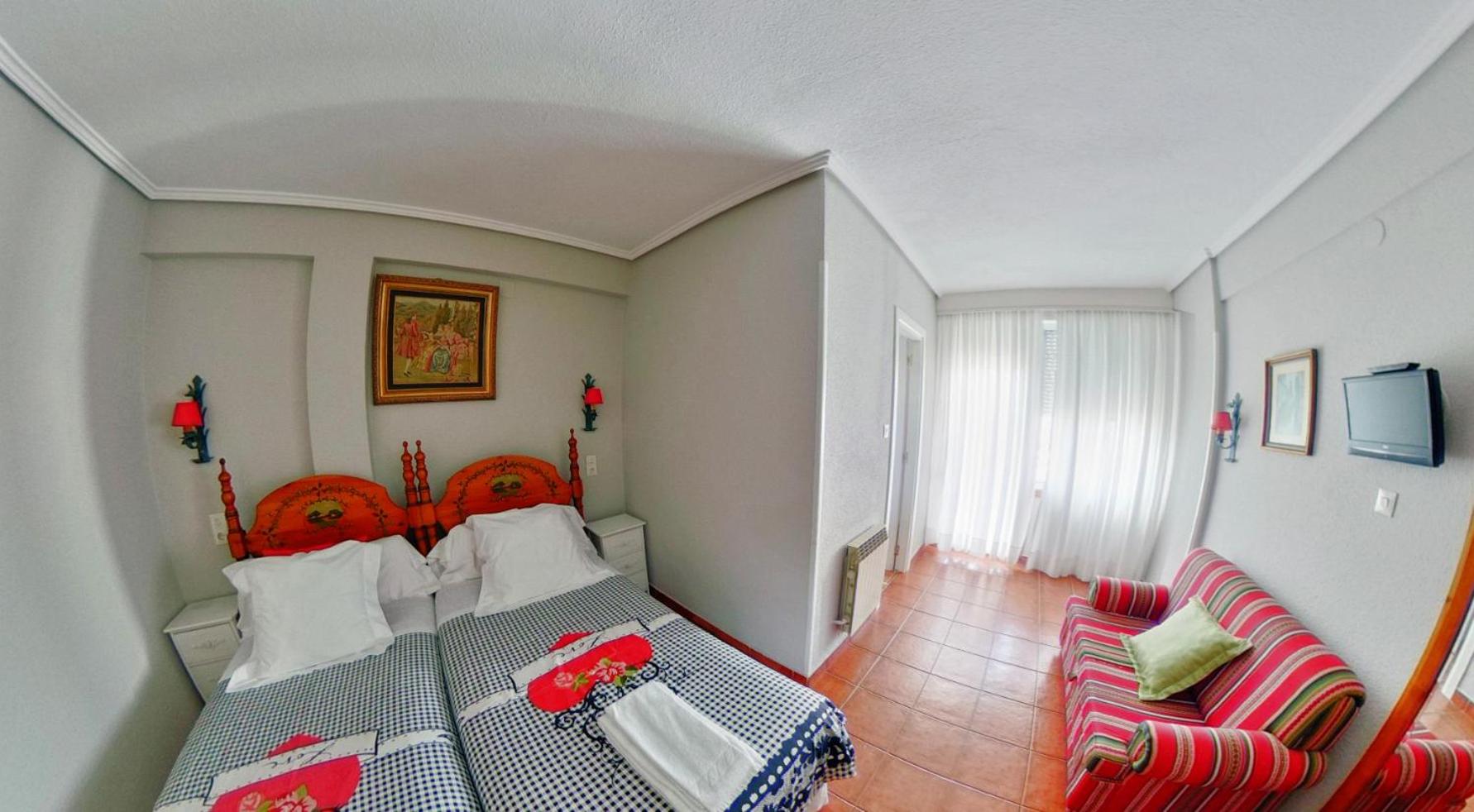 Economy Double Room photo 2