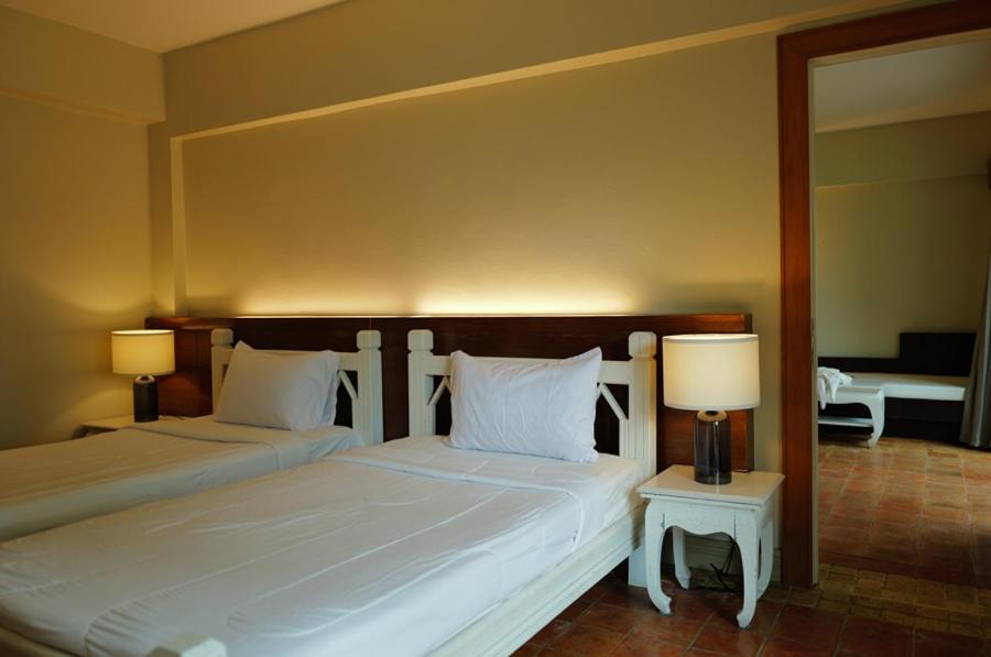 Standard Family Room - Photo 3