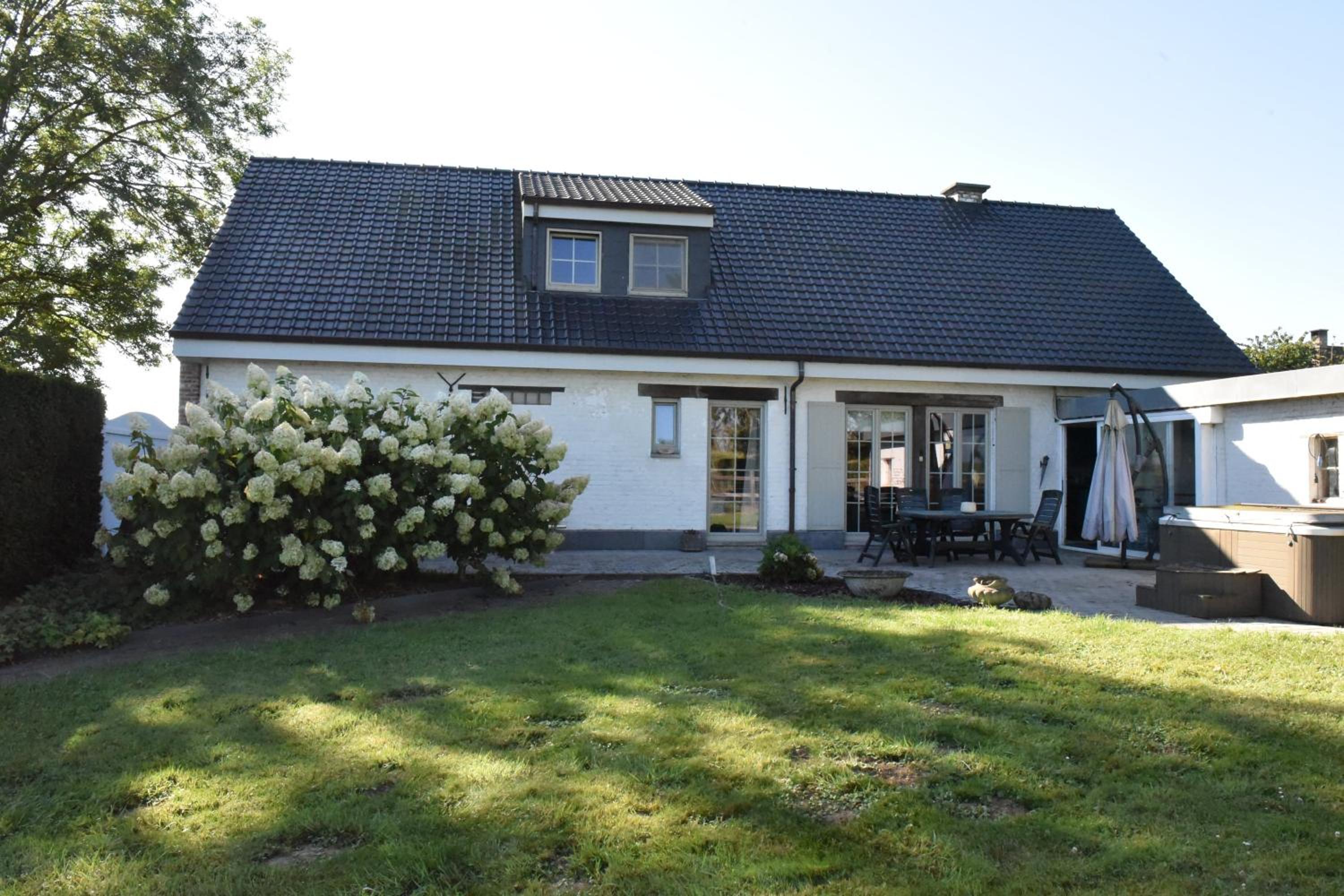 Four-Bedroom House photo 2