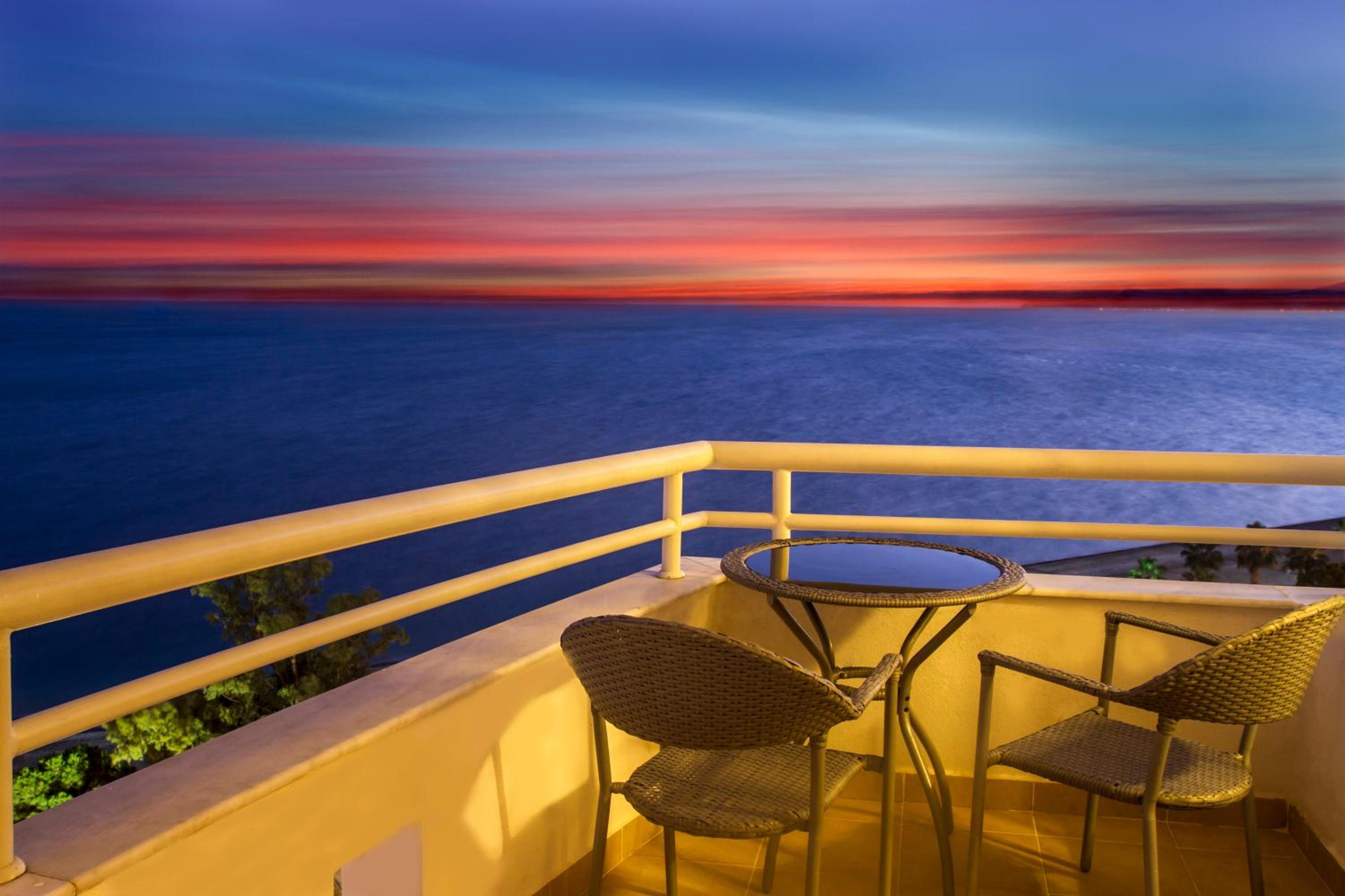 Standard Twin Room with Sea View thumbnail 5