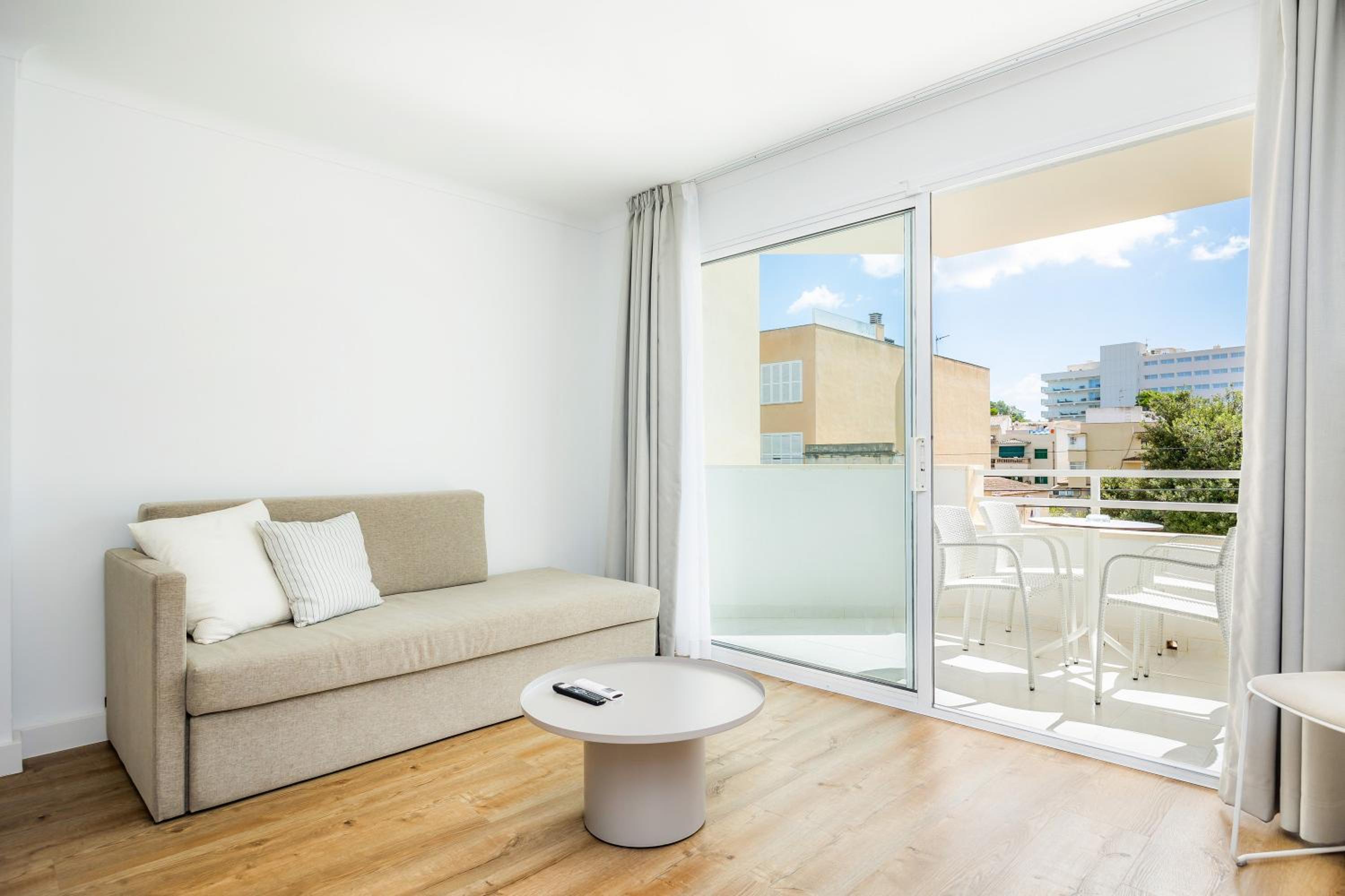 Two-Bedroom Deluxe Apartment with Balcony