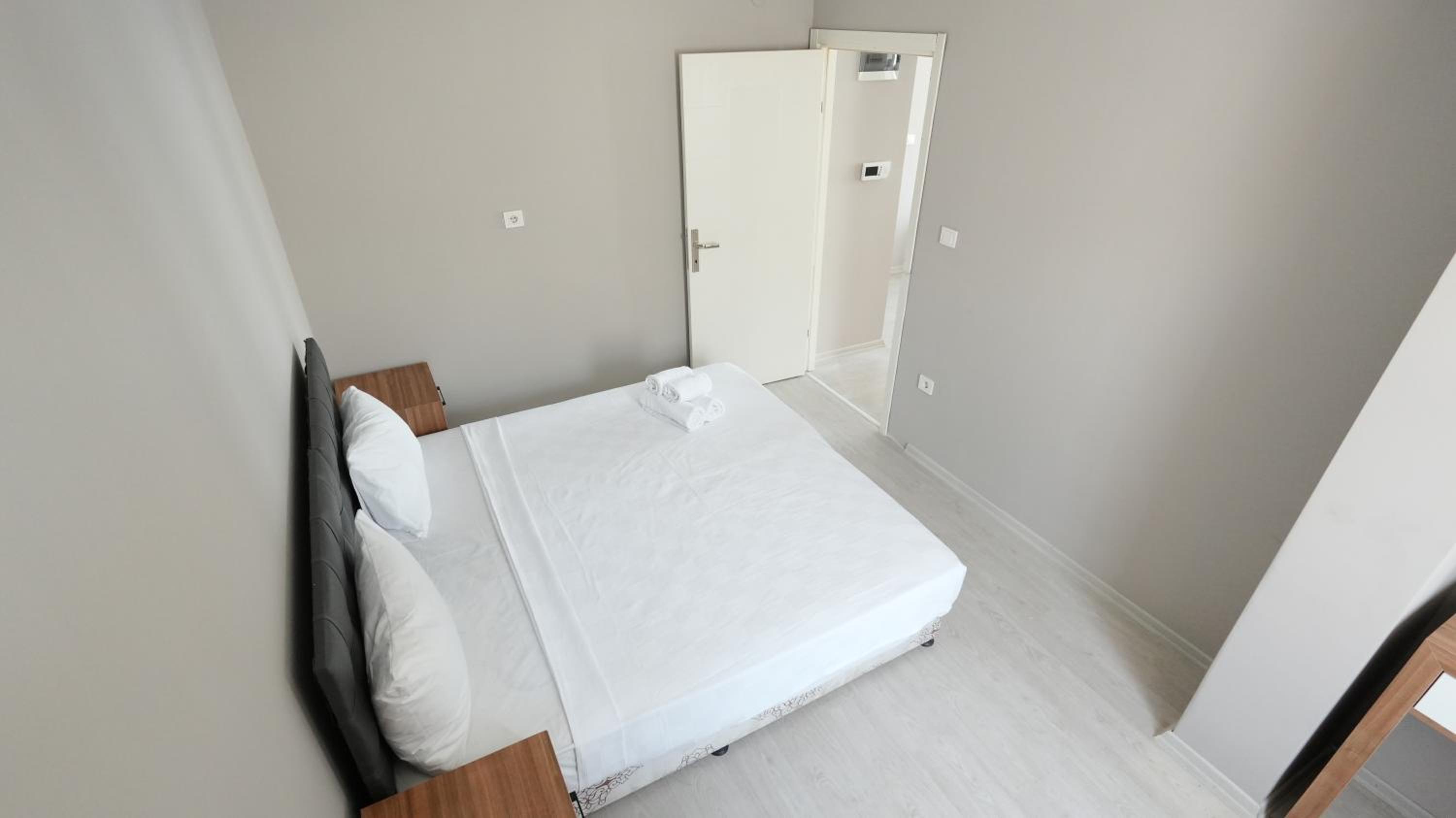 Apartment photo 2