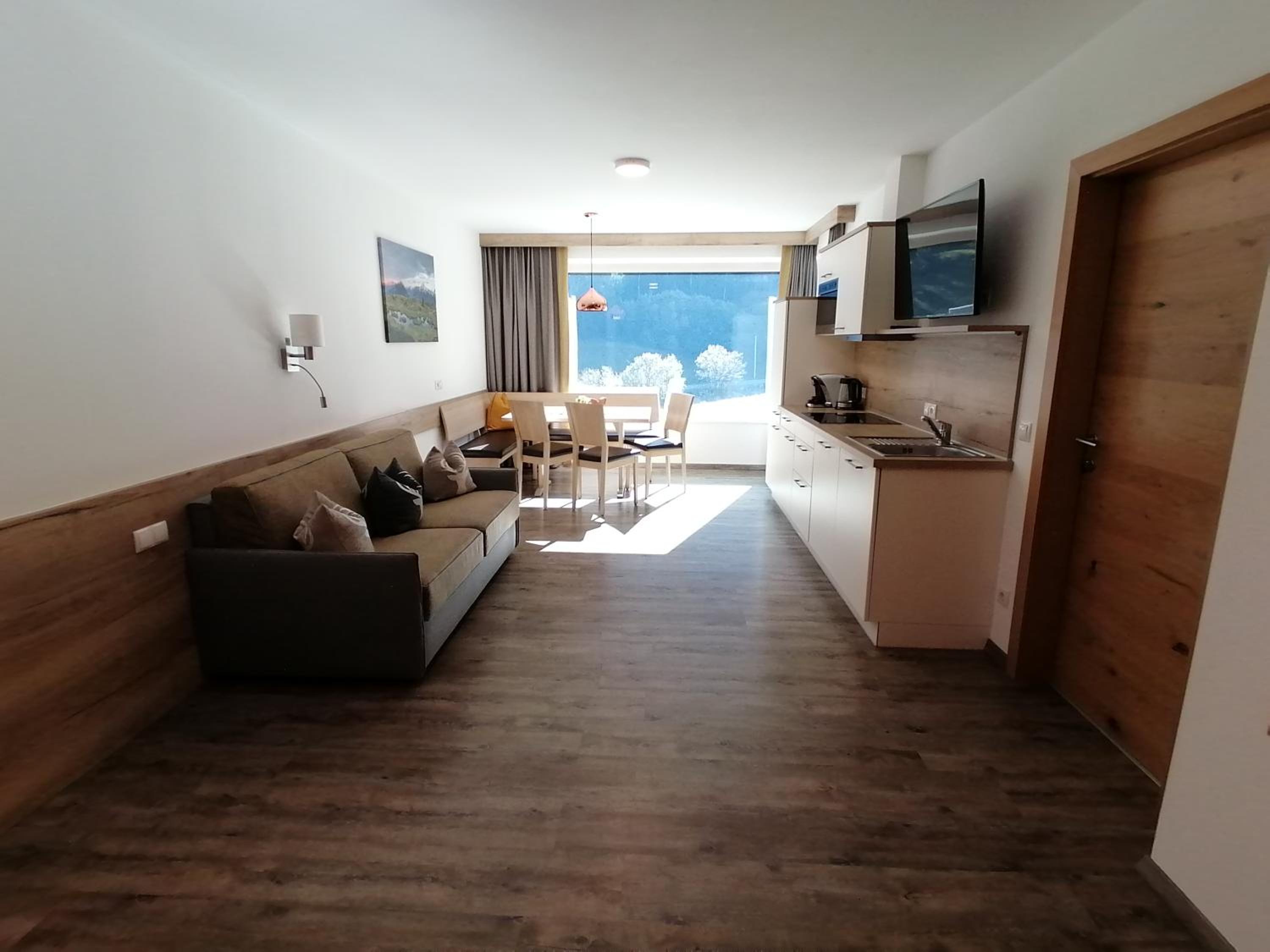 Apartment with Balcony photo 1