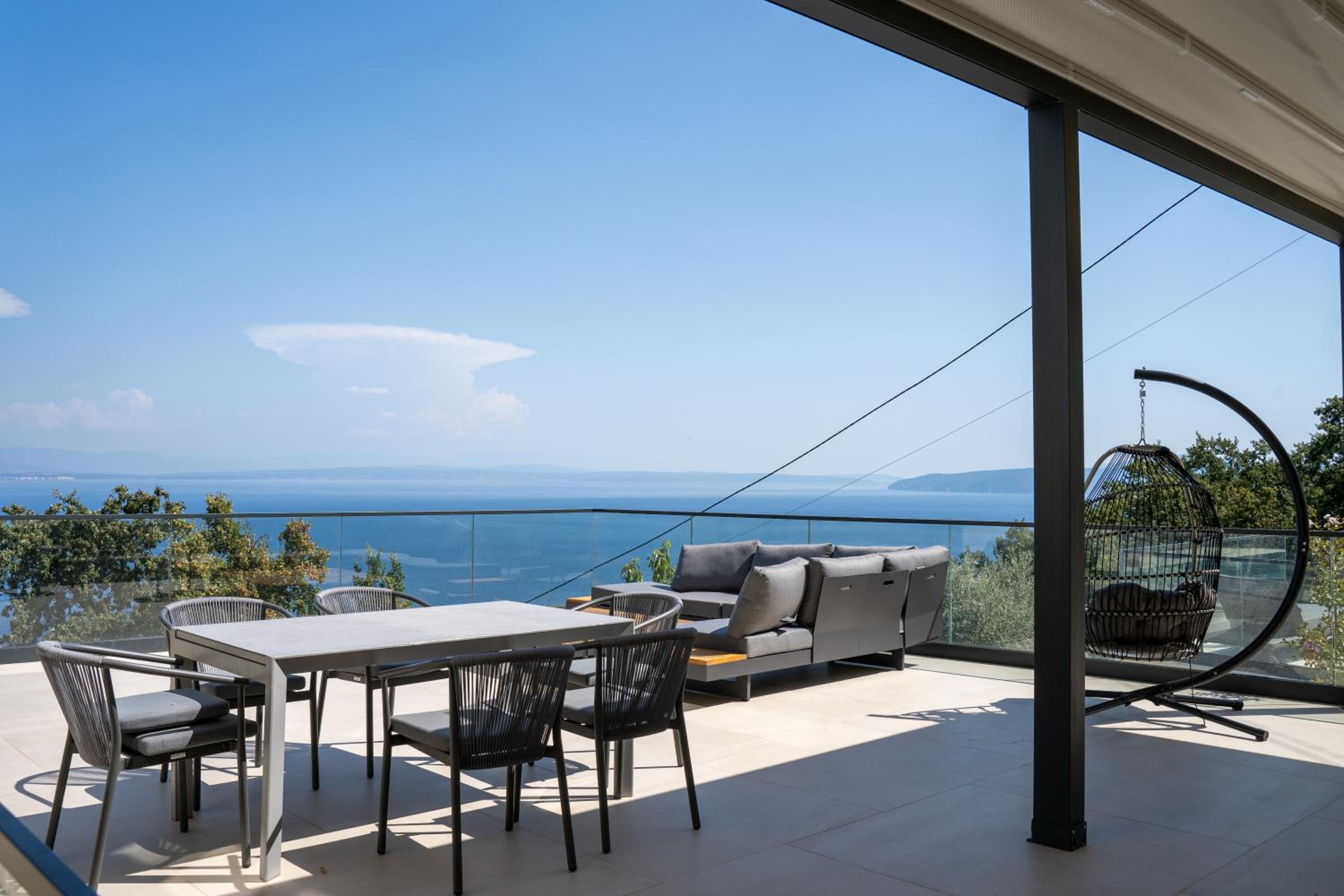 Apartment with View and Balcony photo 3