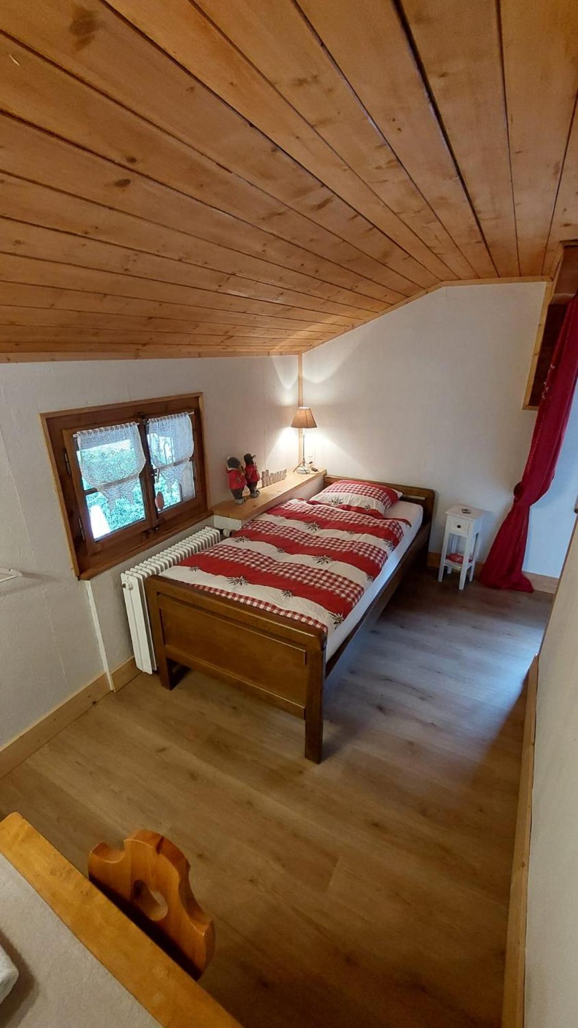 Single Room with Shared Bathroom photo 2