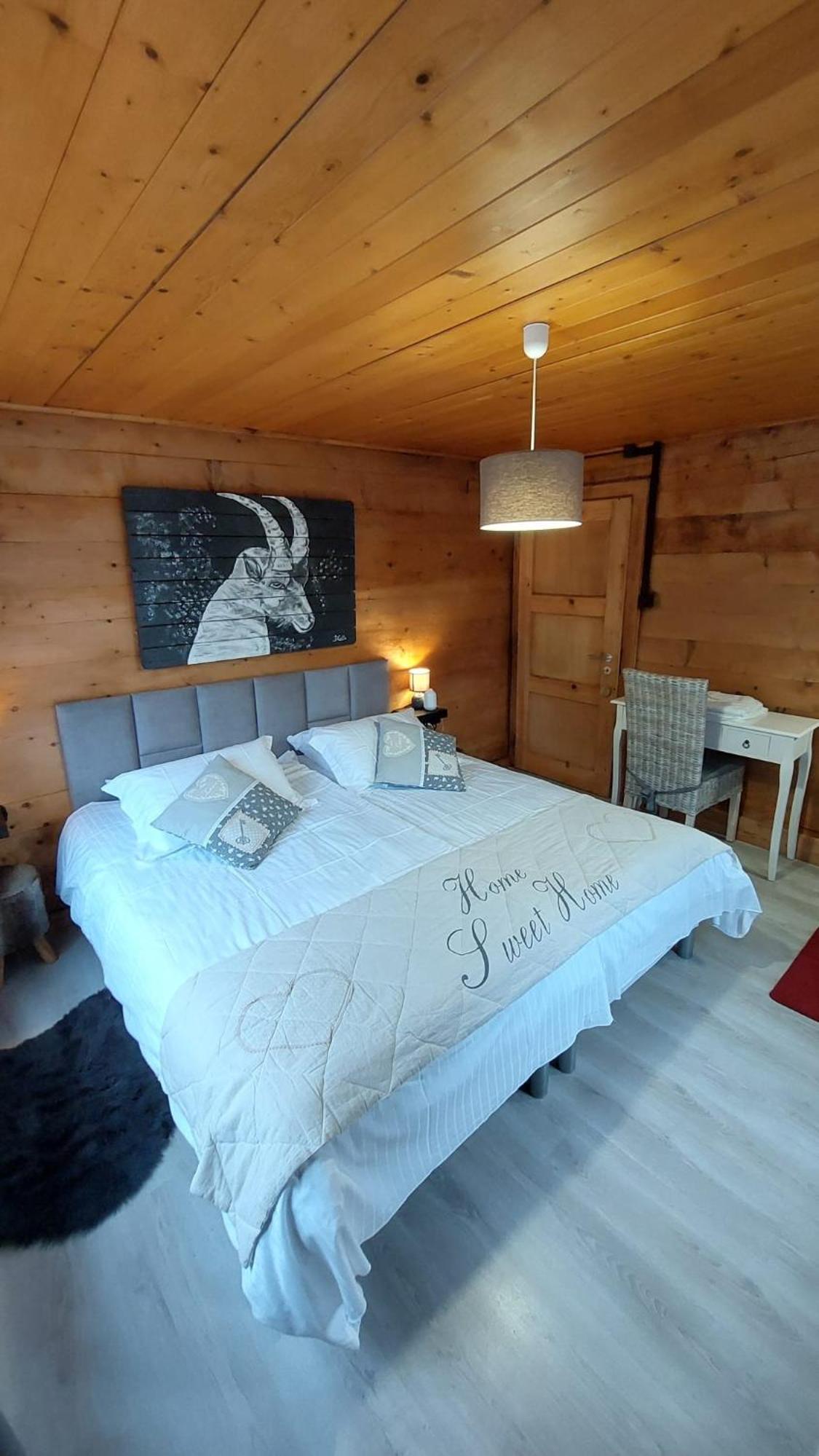 Double or Twin Room with Shared Bathroom photo 2