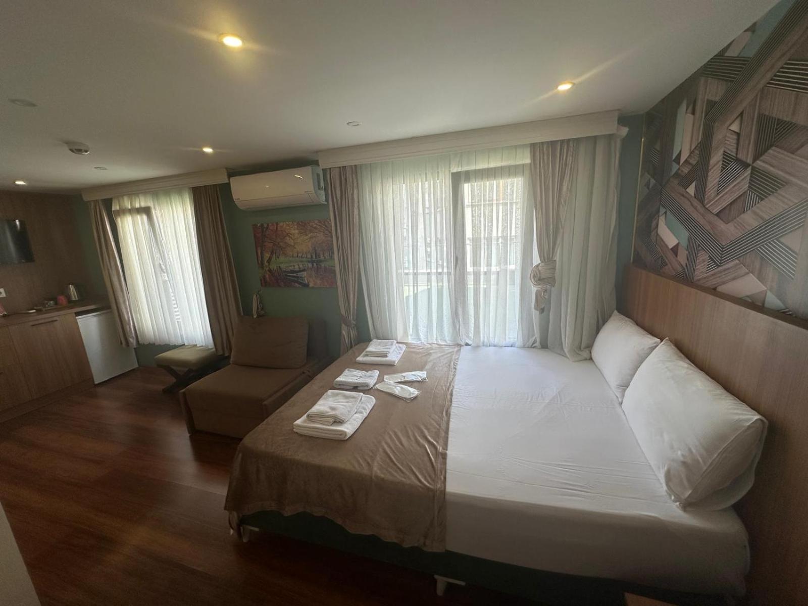 Deluxe Triple Room photo 3