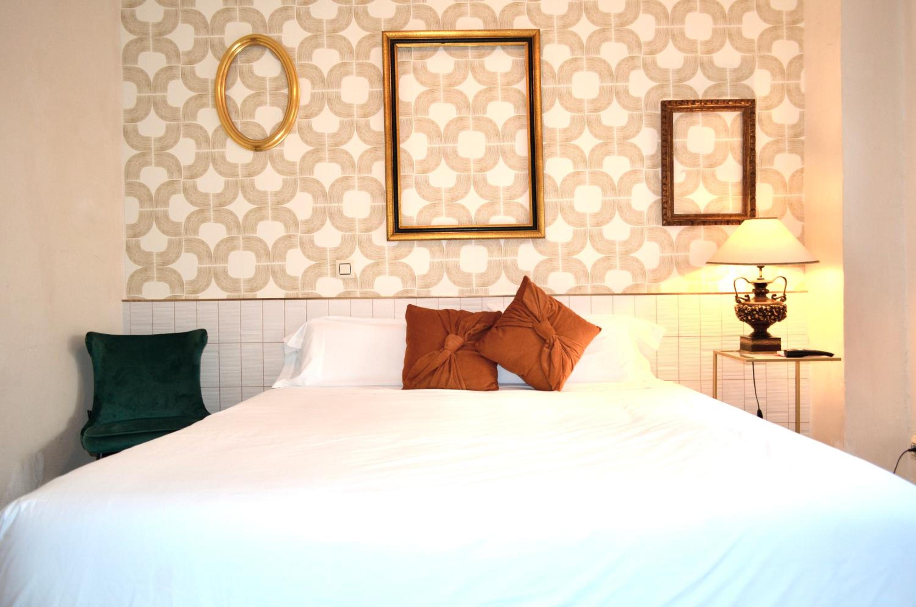 Double or Twin Room with Private Bathroom - Photo 1
