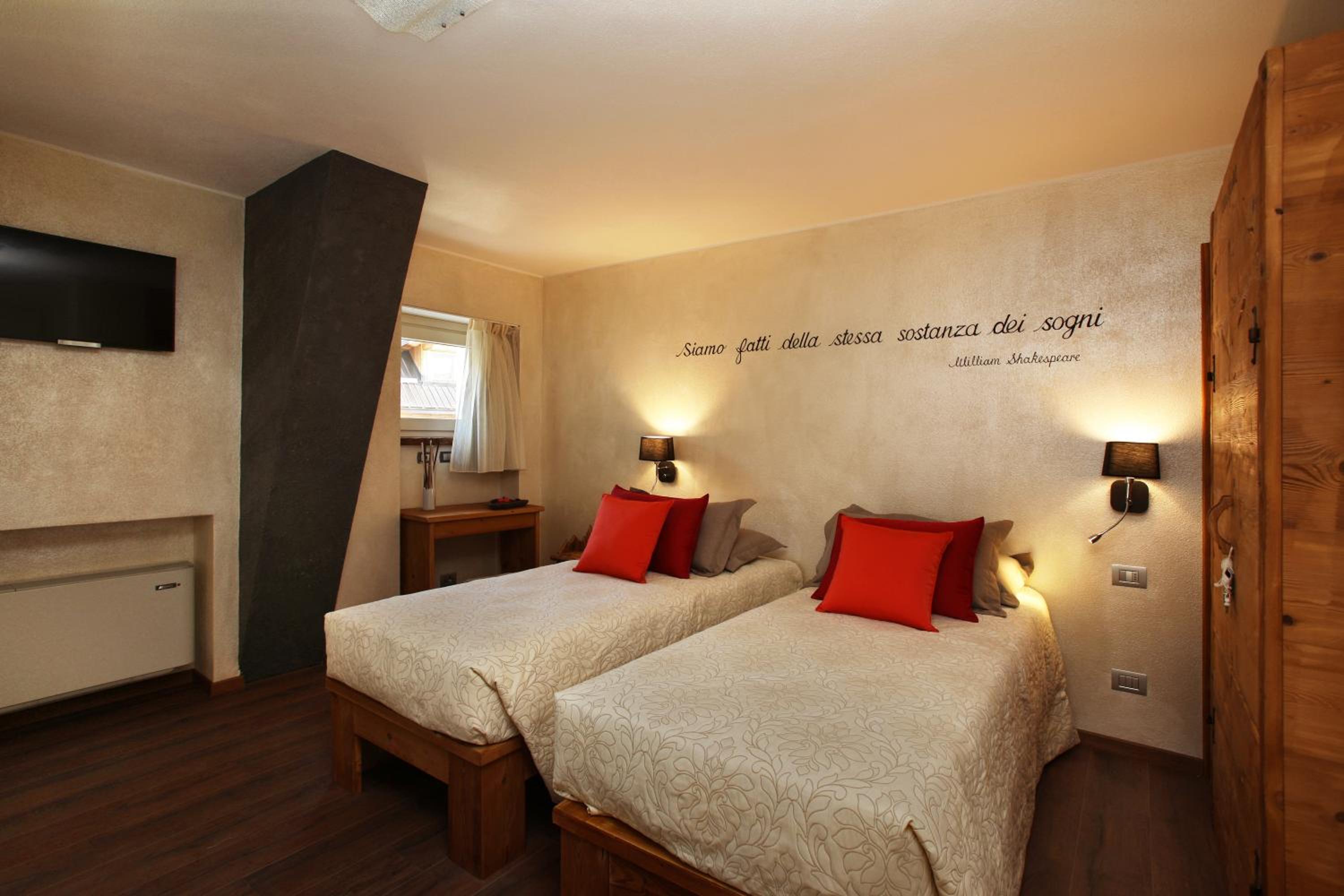 Deluxe Quadruple Room