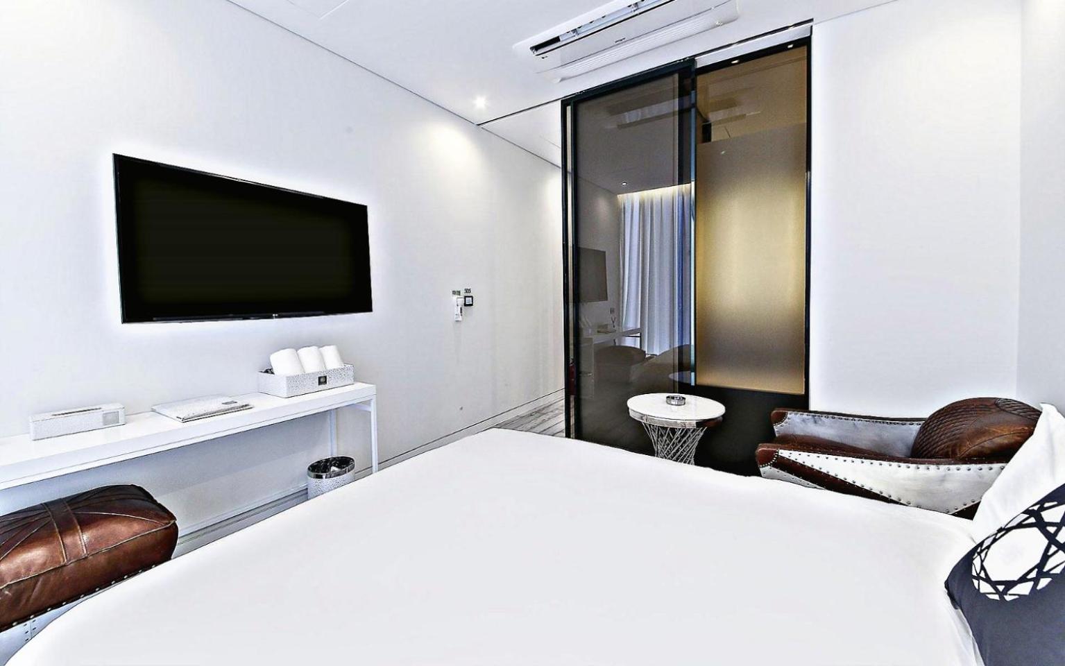 Standard Double Room - Photo 8