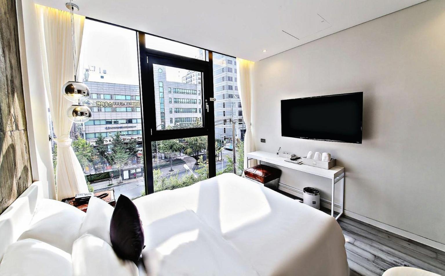 Standard Double Room - Photo 13