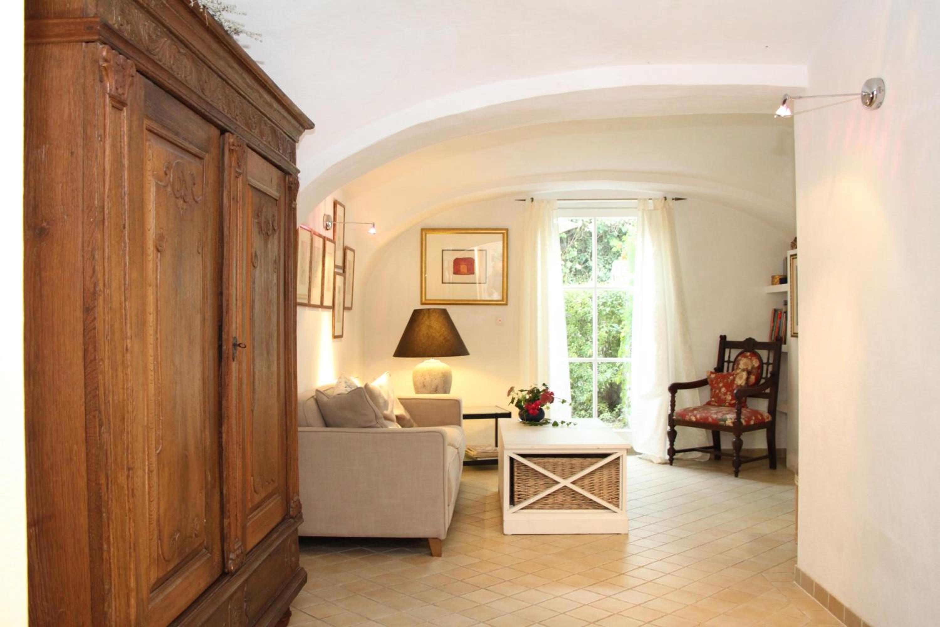 One-Bedroom Apartment with Terrace photo 2