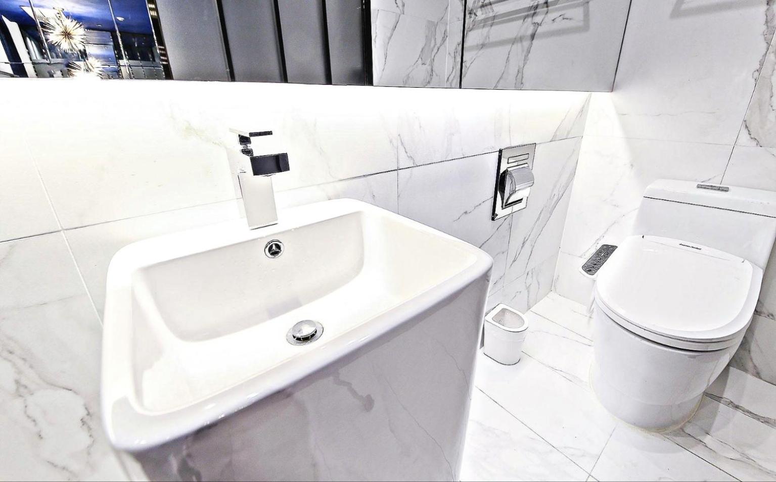 Deluxe Double Room - Photo 9