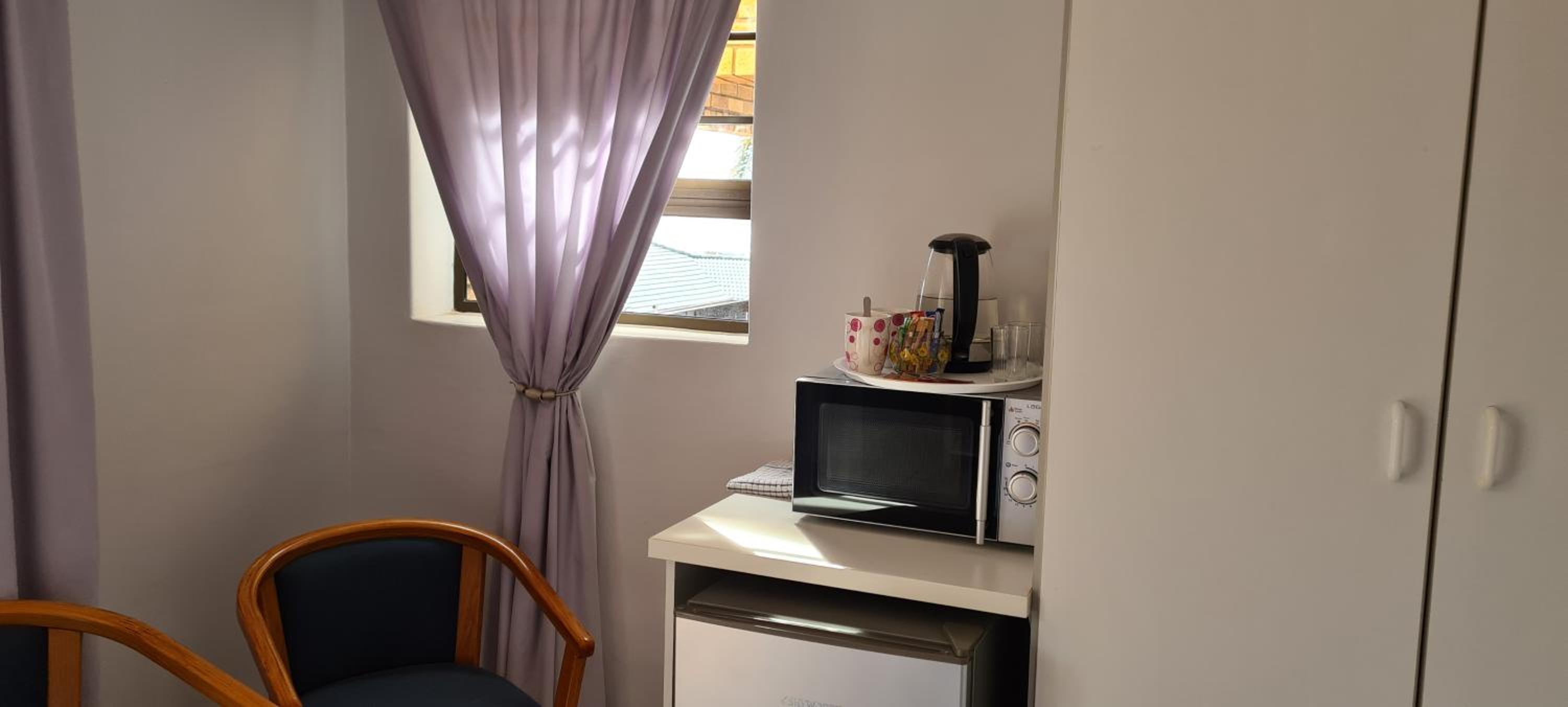 Queen Room with Sea View - Photo 4