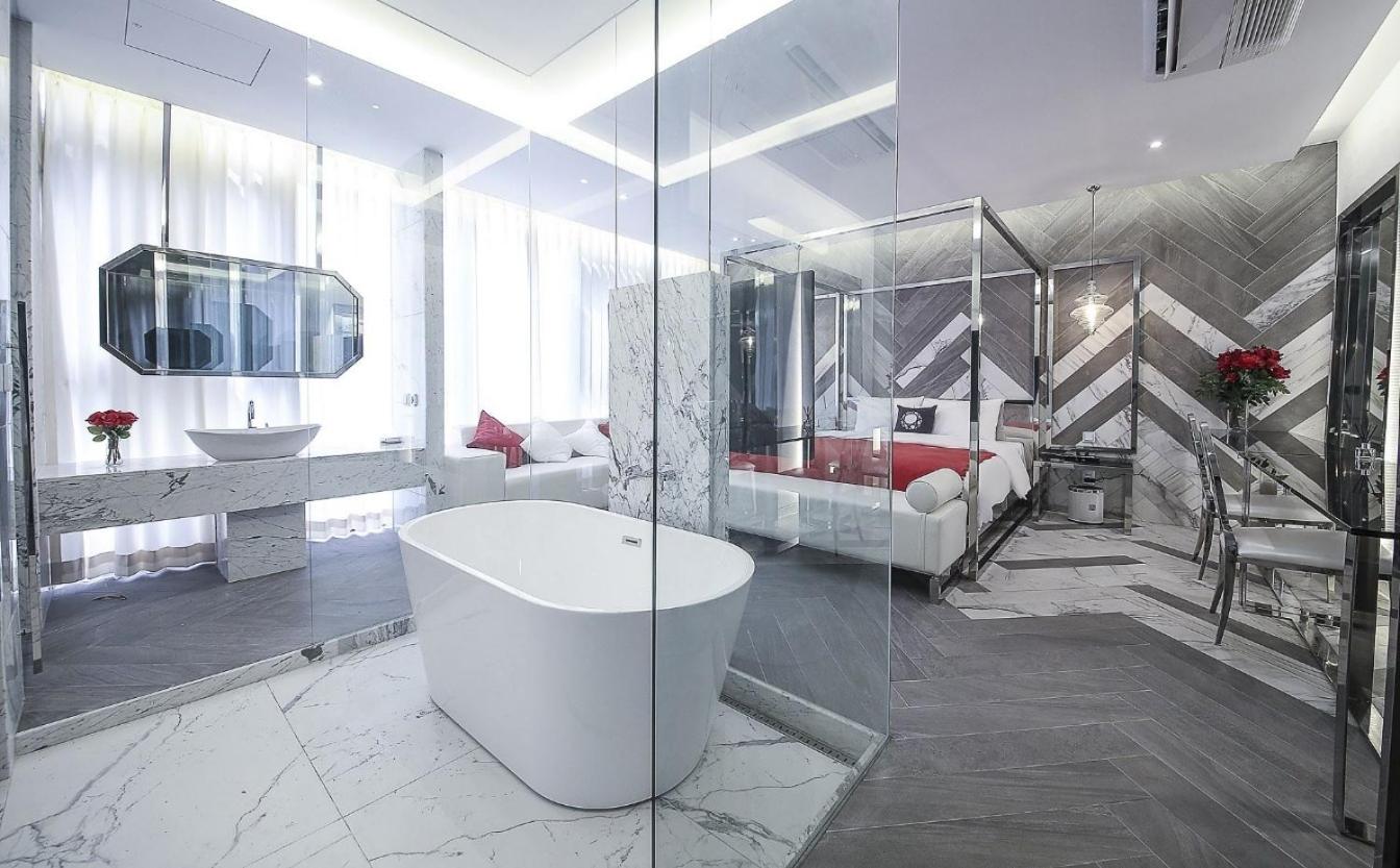 Suite - Photo 3