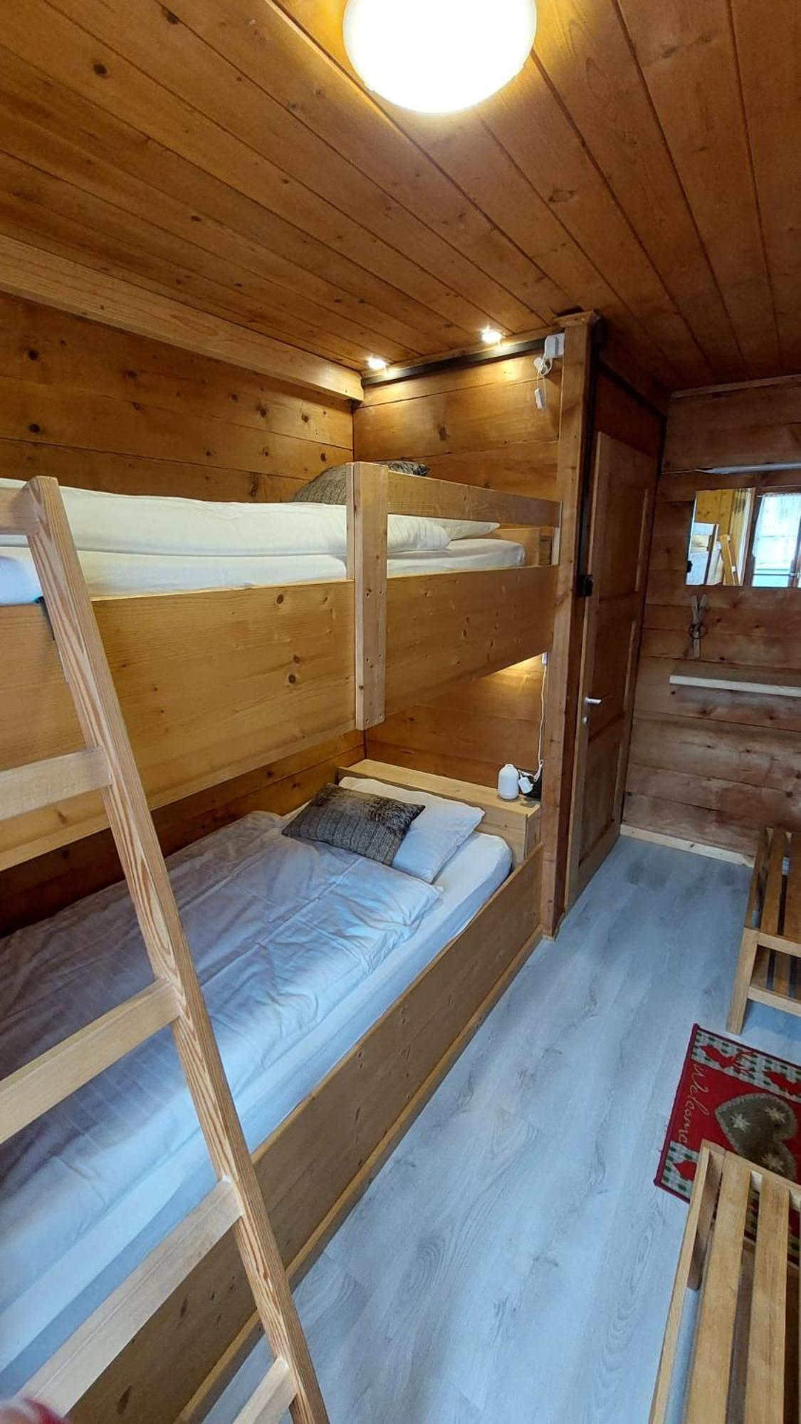 Twin Room with Shared Bathroom photo 2
