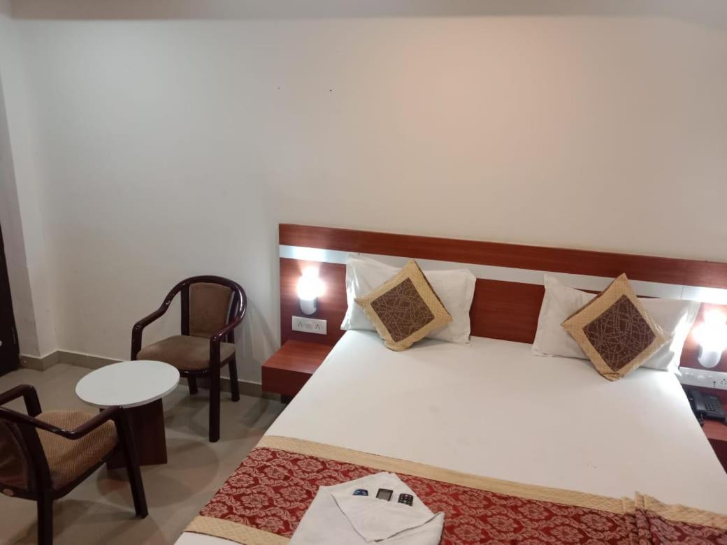 Deluxe Double Room (2 Adults + 1 Child) photo 1