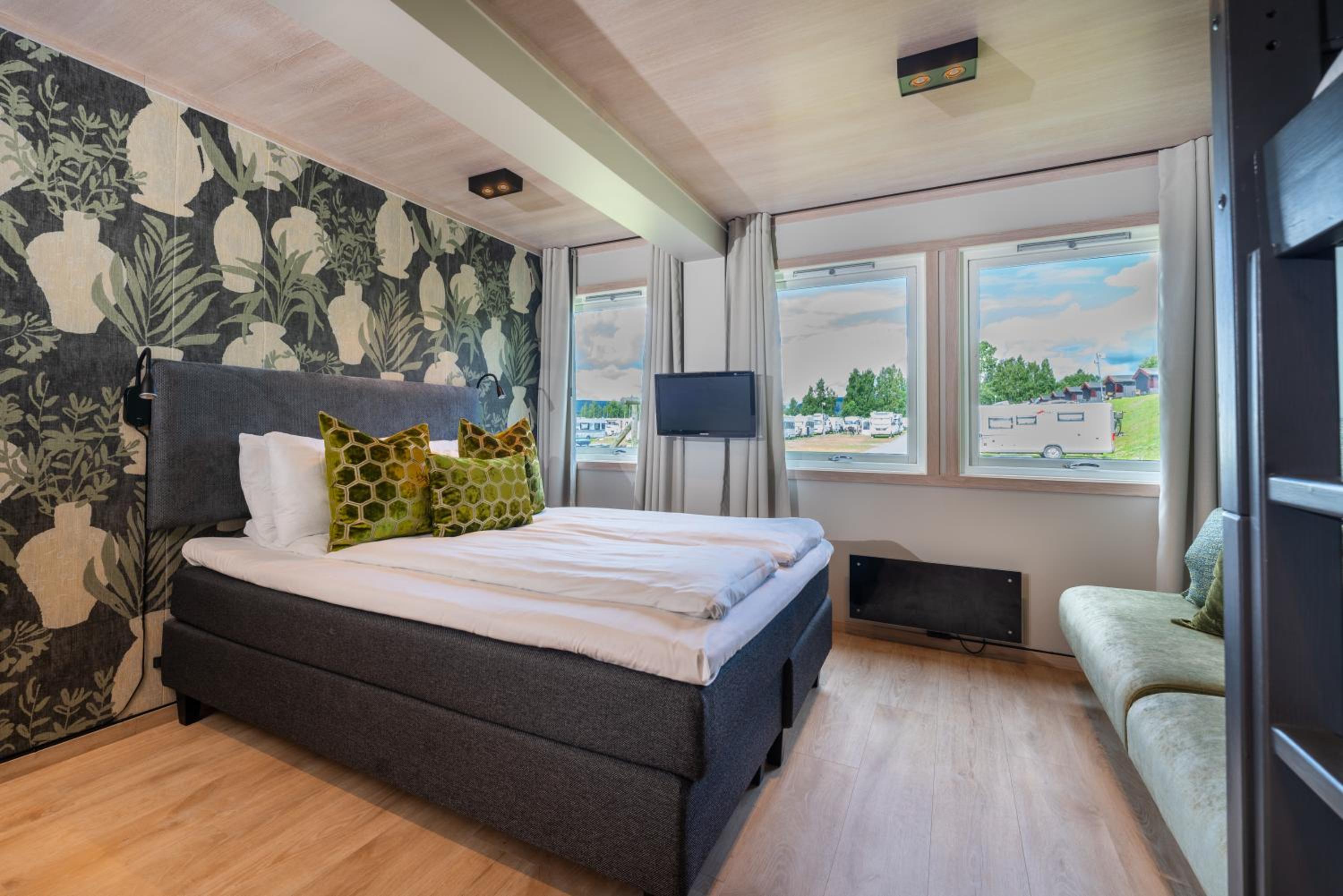 Family Room Deluxe 4 beds - Photo 1
