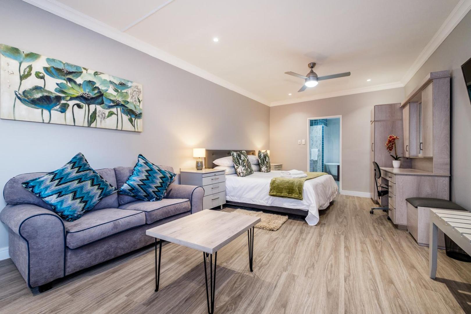 Luxury King Room photo 2