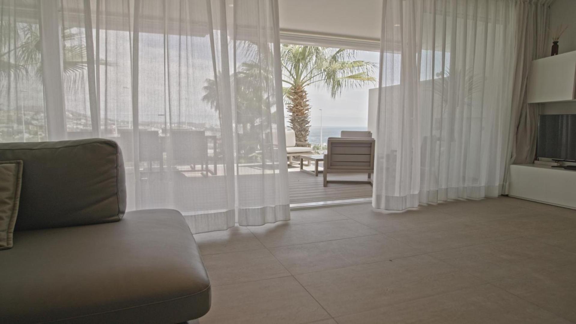 Serenity Lago 2 bedroom Suite with jacuzzi and sea view