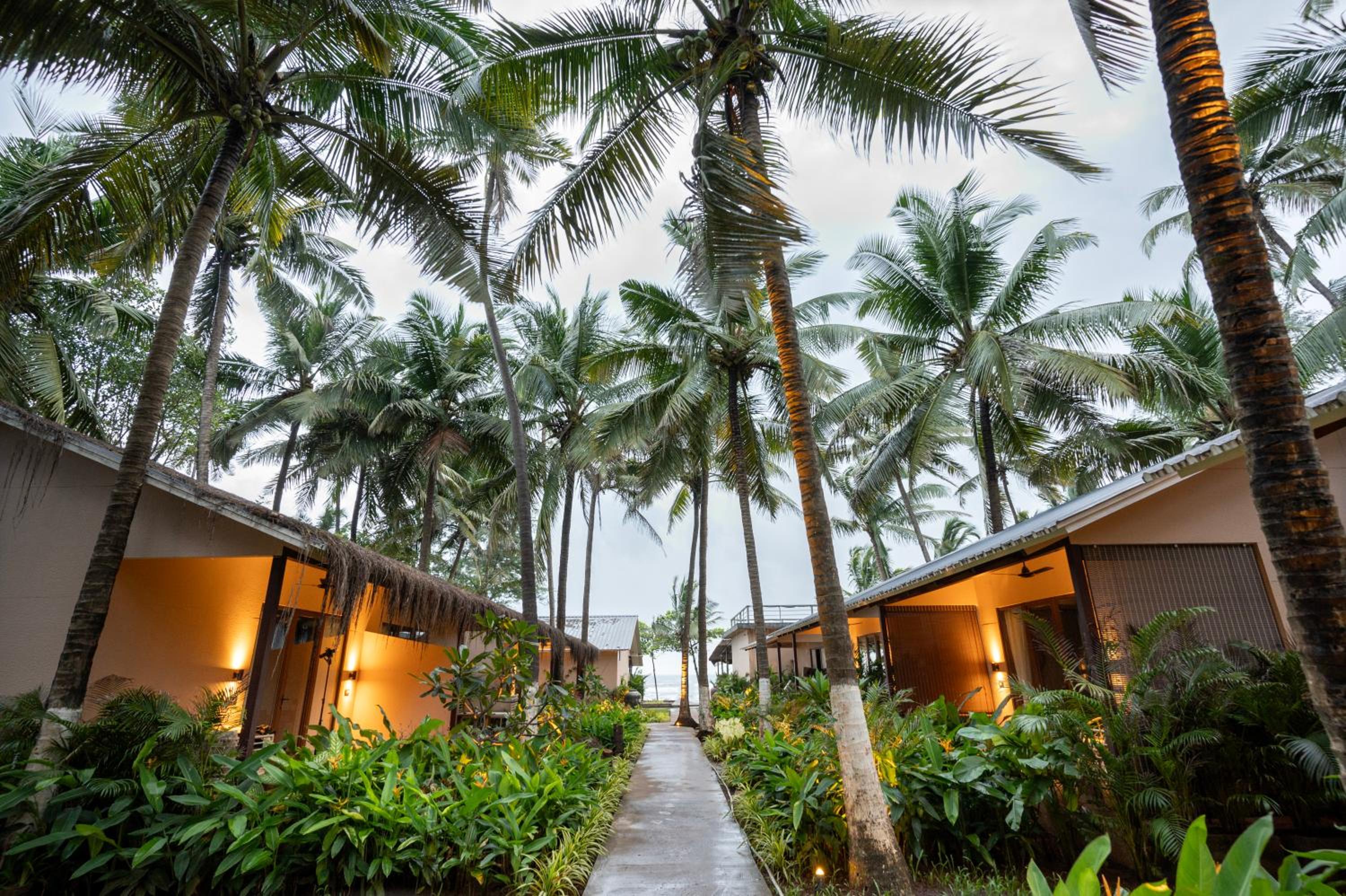 Luxury Beach Cottage with Garden View photo 3