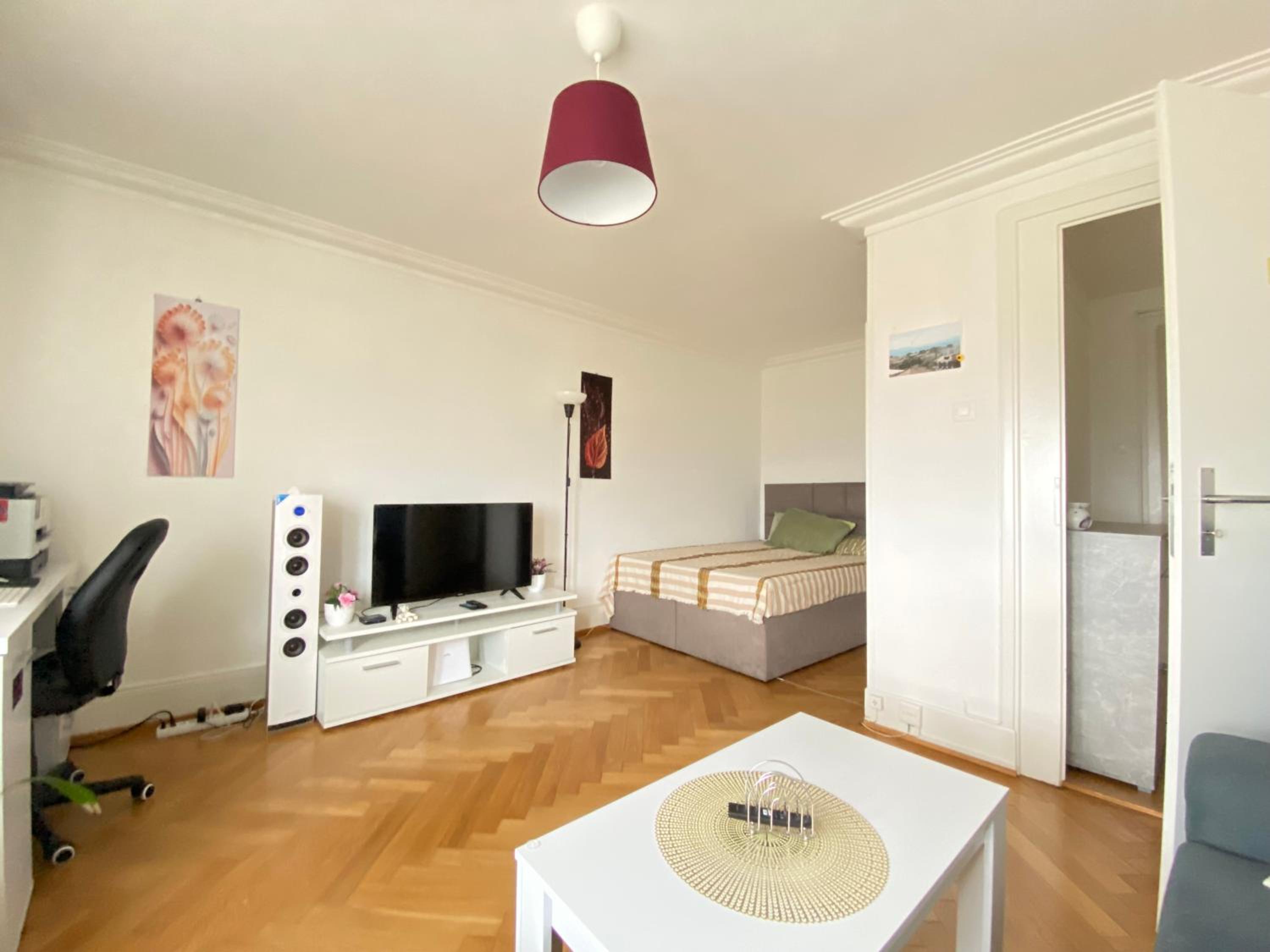 One-Bedroom Apartment photo 1