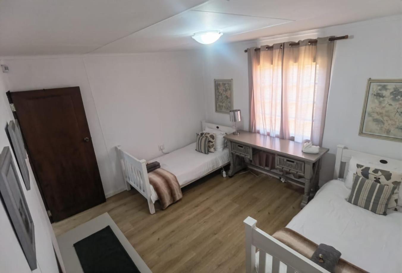 Three-Bedroom House photo 3