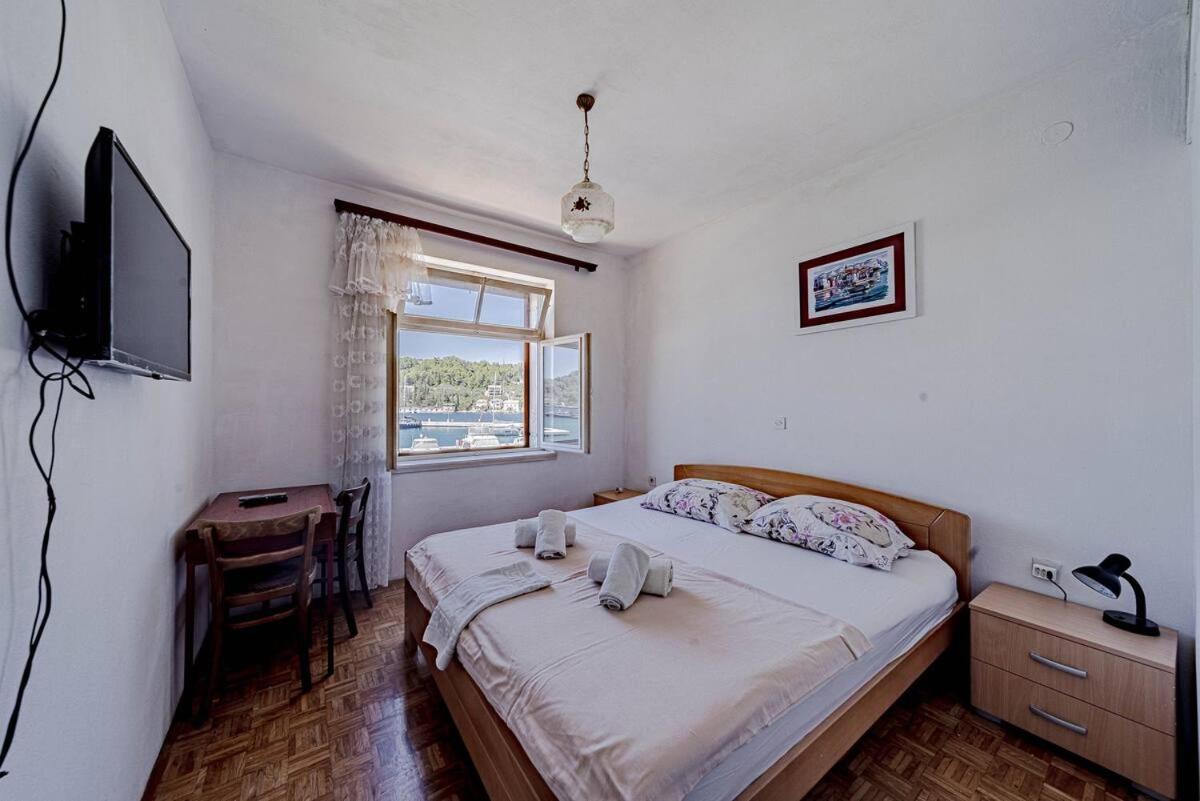 Studio Apartment photo 1