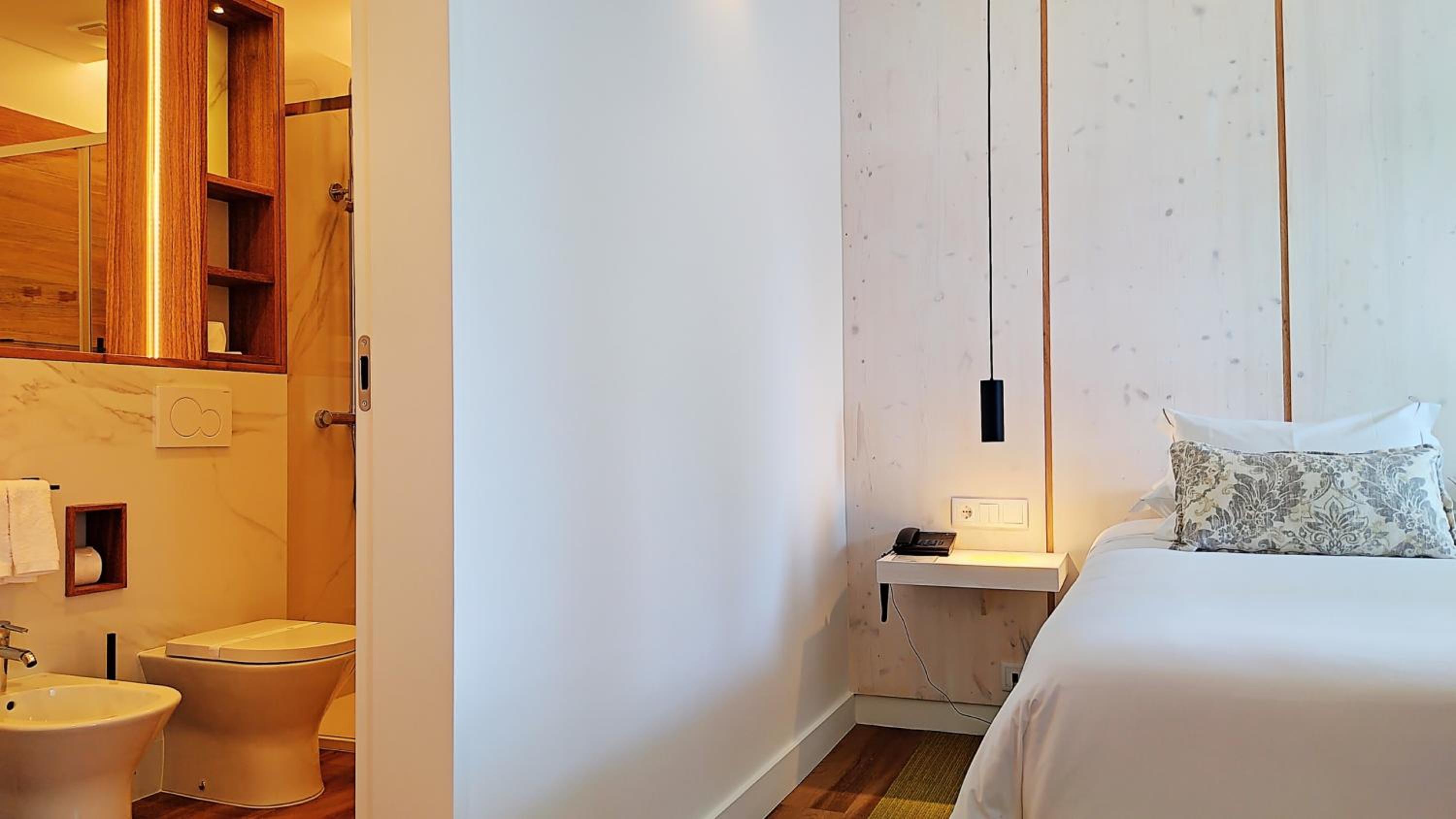 Deluxe Double Room - Photo 6