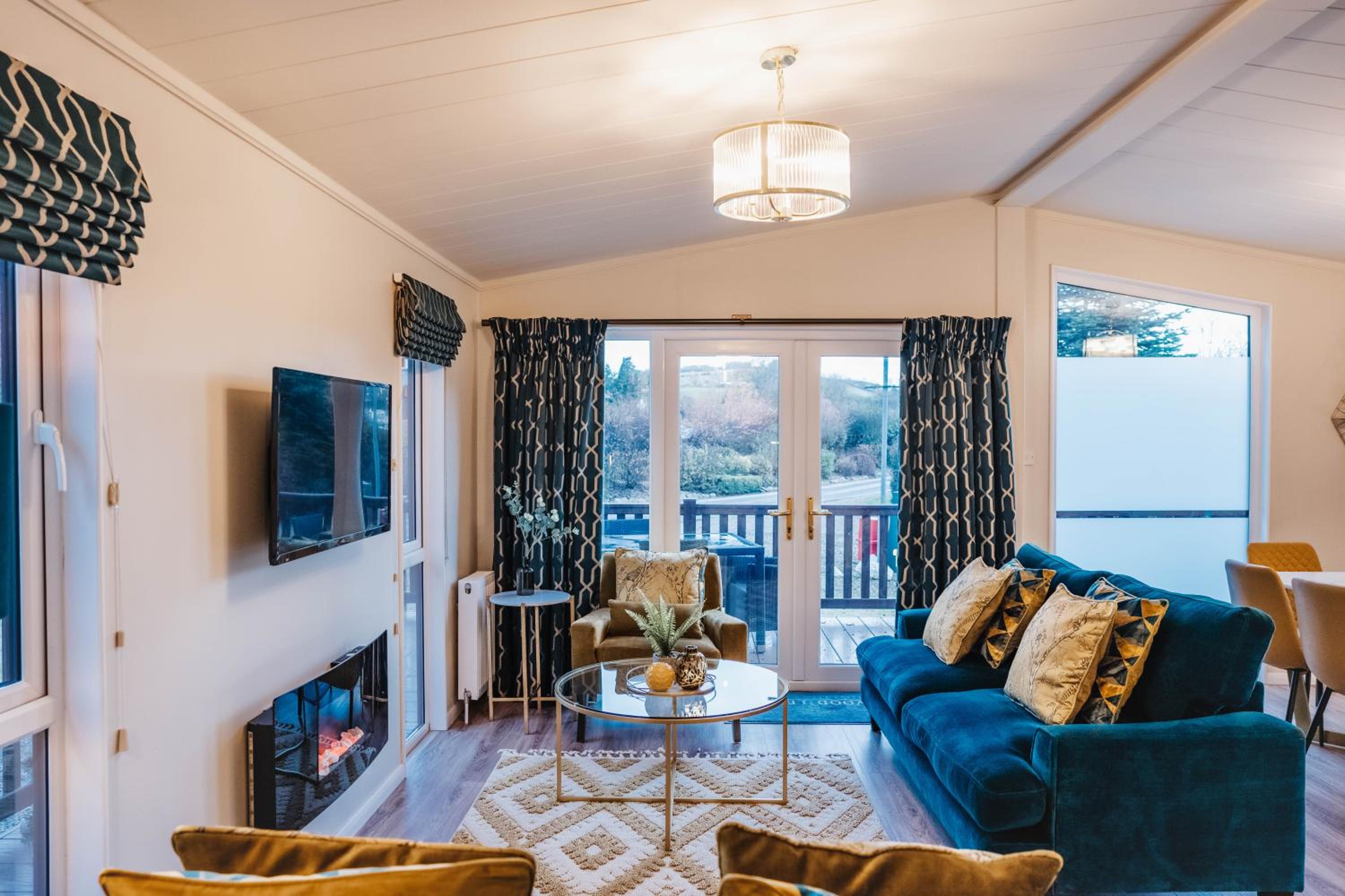 Three Bedroom Deluxe Lodge with Hot Tub