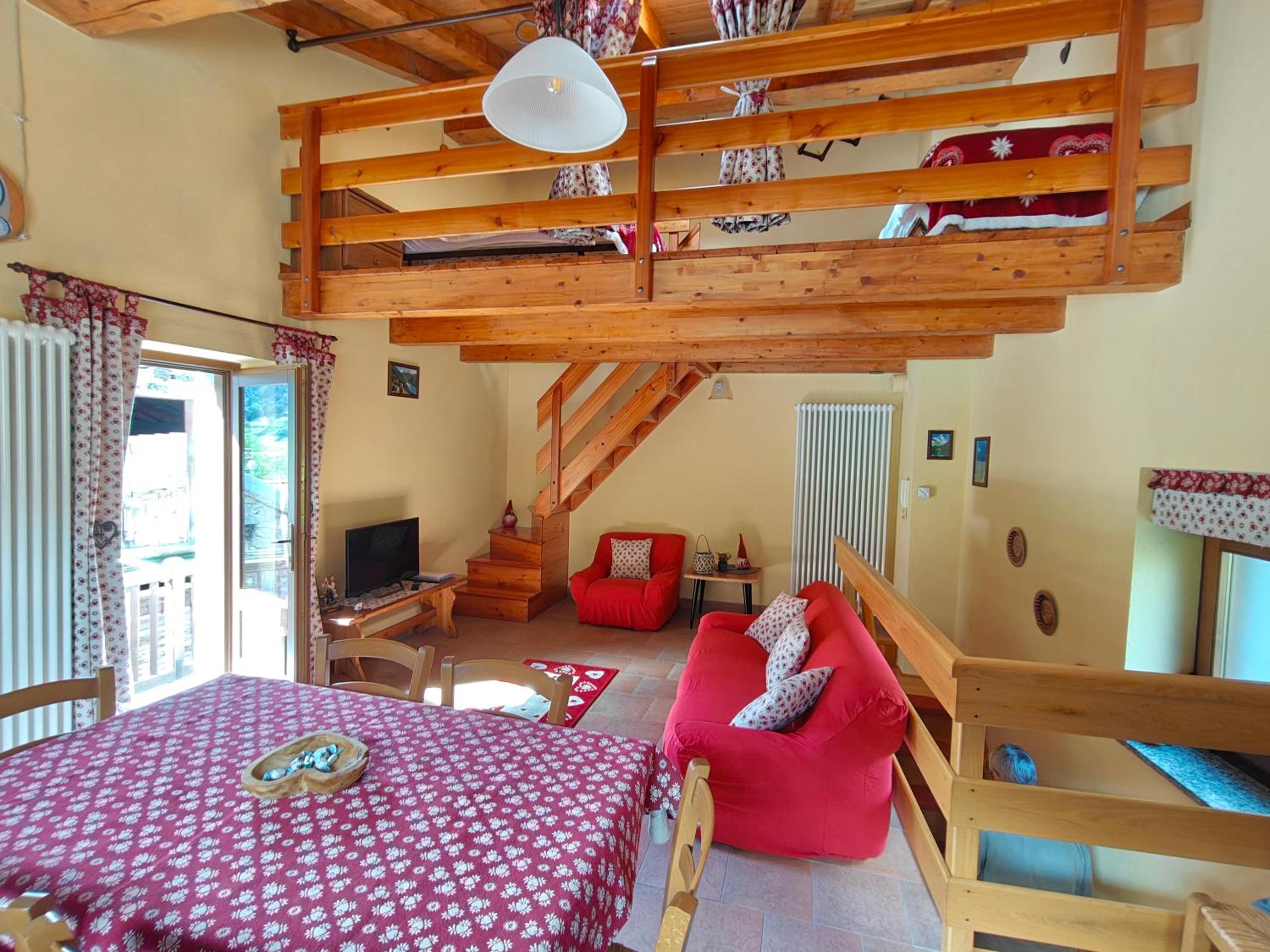 Apartment with Mountain View