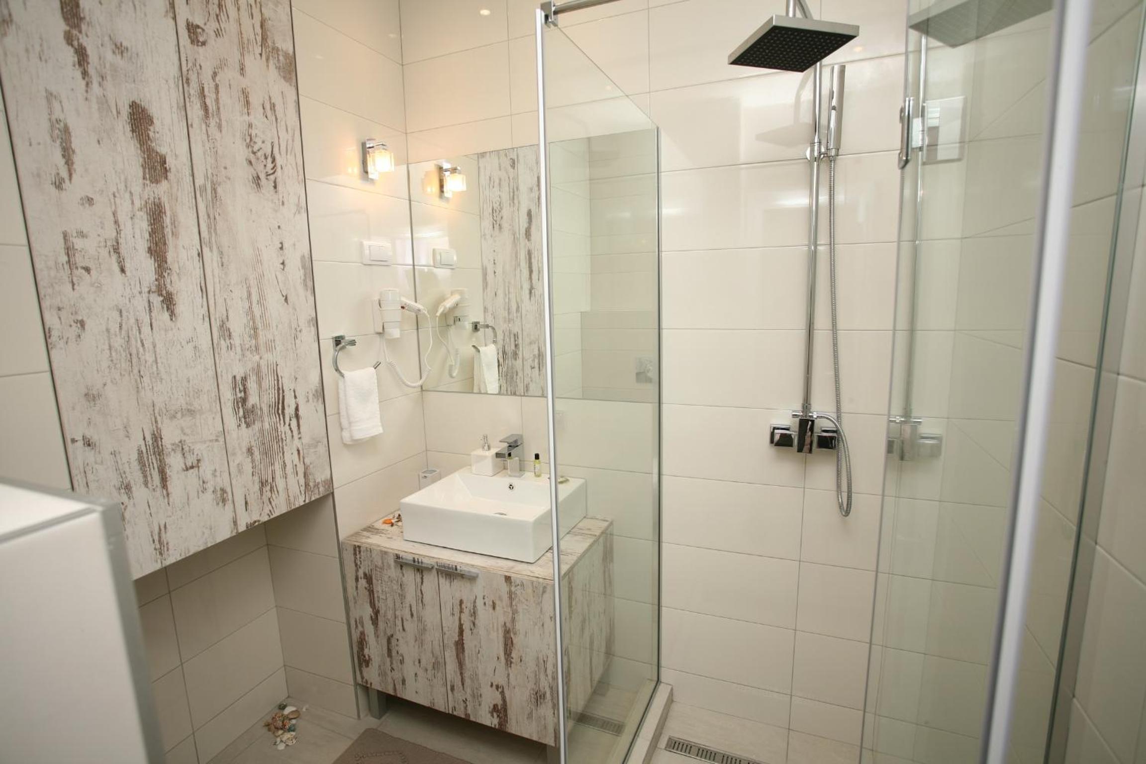 Studio Apartment - Photo 2