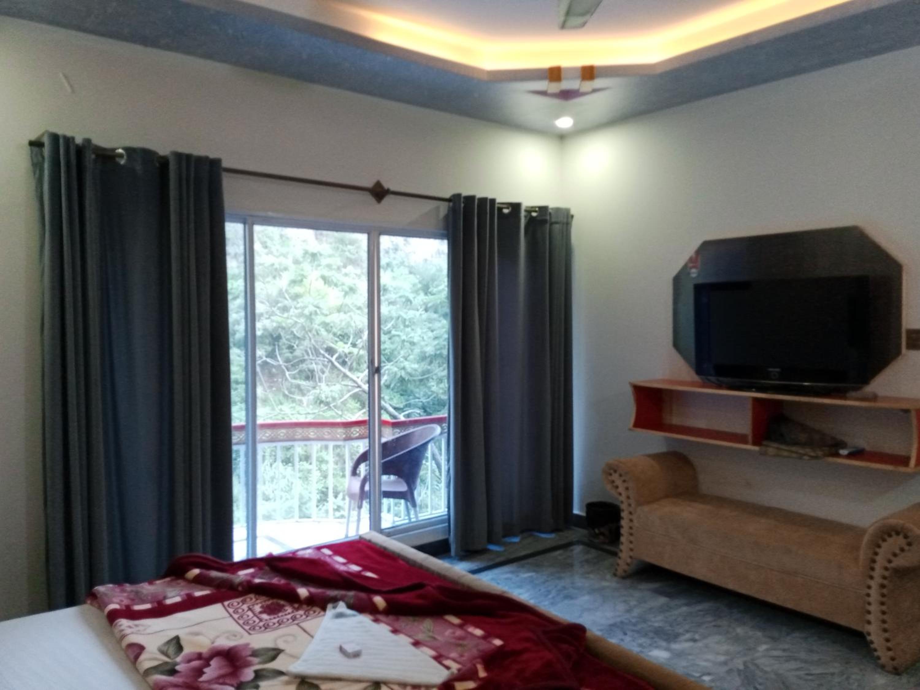 Deluxe Double Room with Balcony photo 2